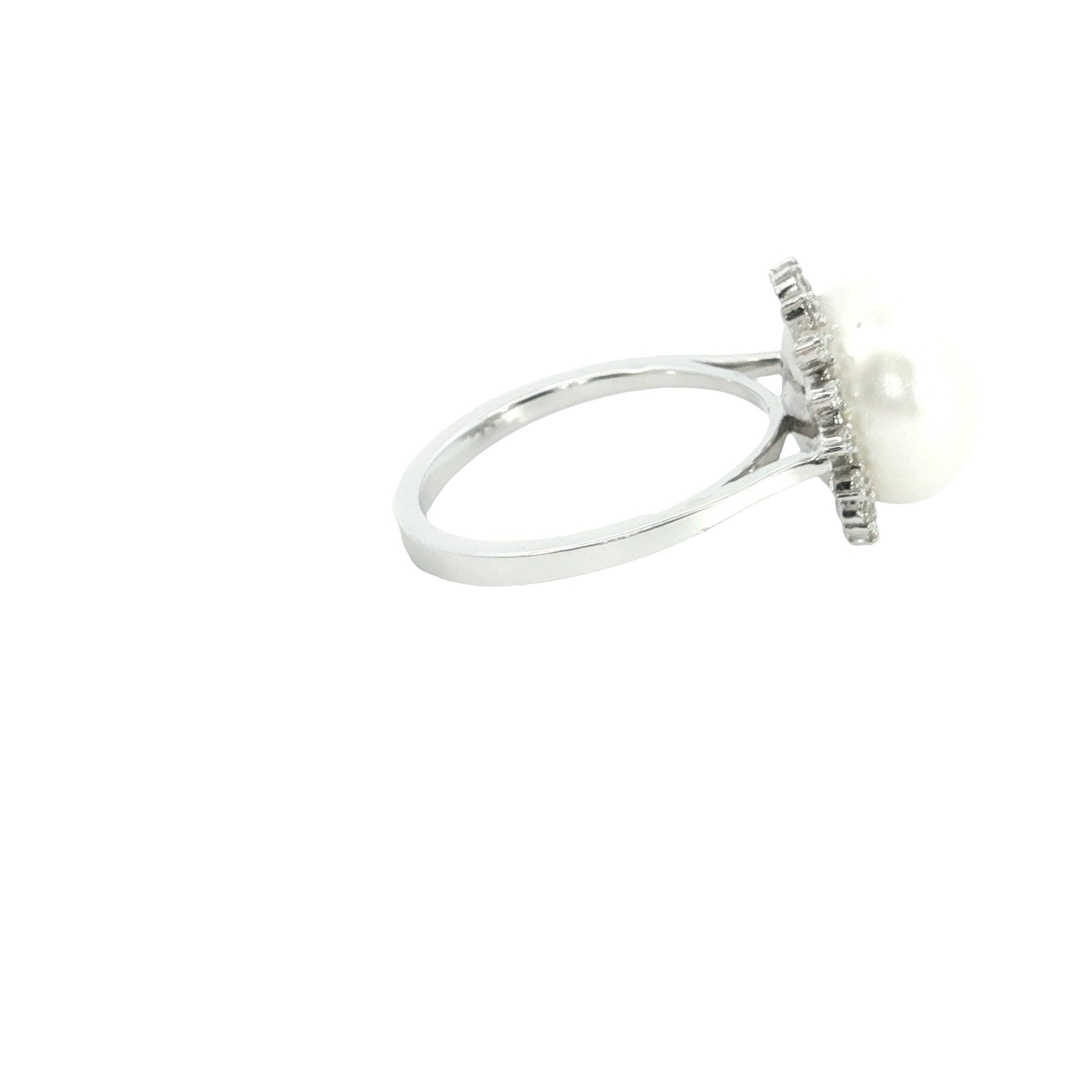 Pearl with Round Brilliant Cut Lab grown Diamond Engagement Ring