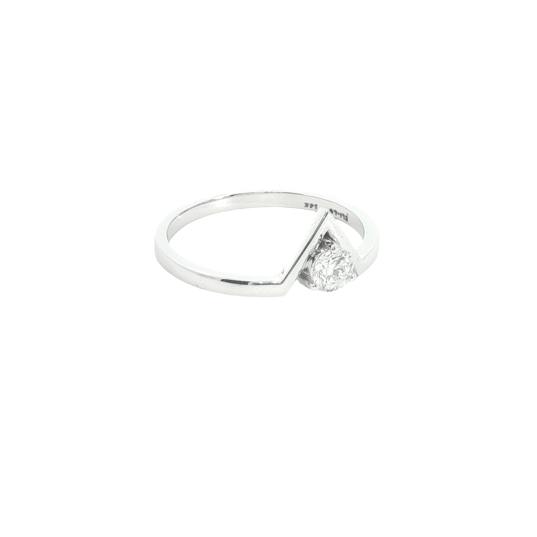 Round Brilliant Cut Lab grown Diamond Fashion Ring