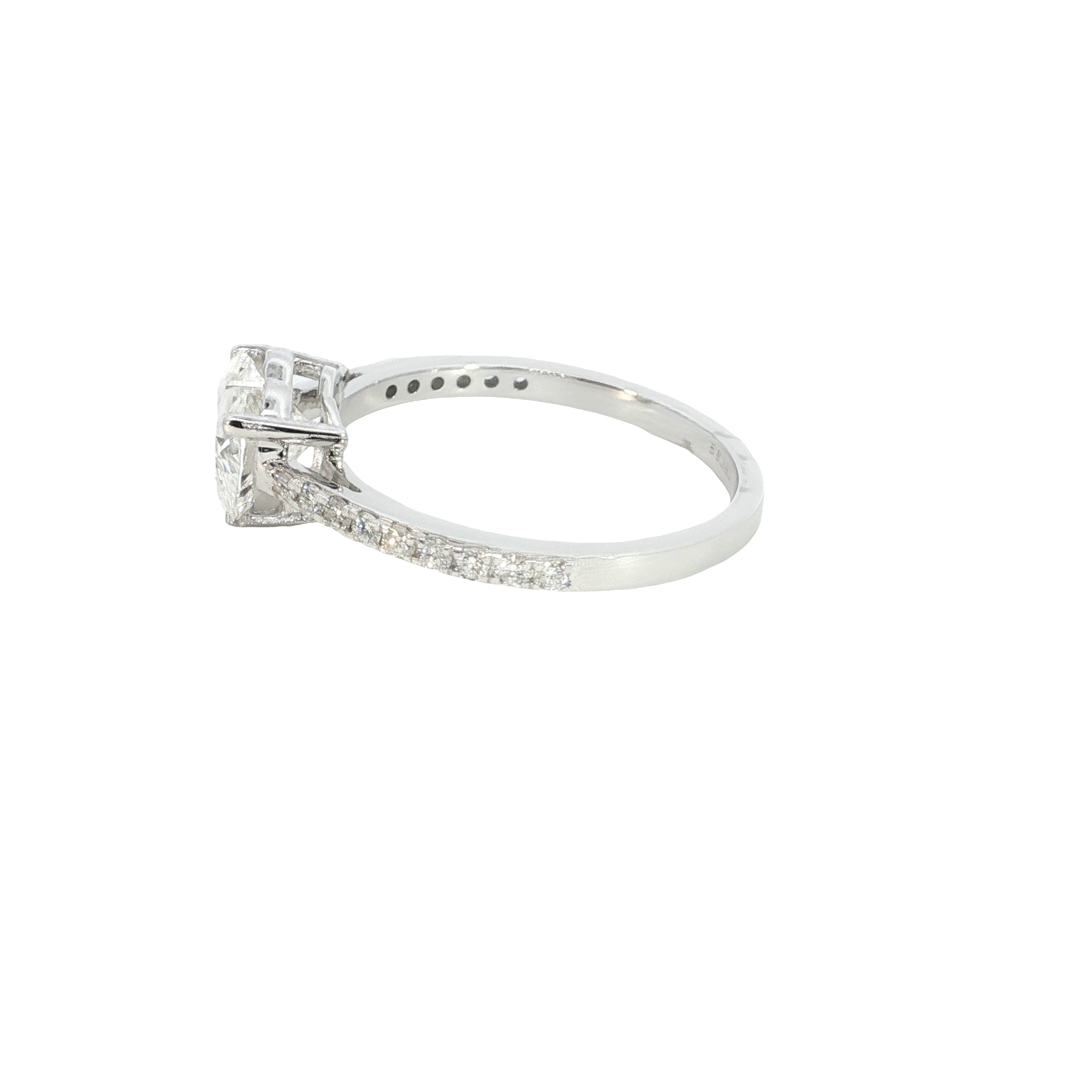 Heart centar with Round Brilliant Cut Lab grown Diamond Engagement Ring