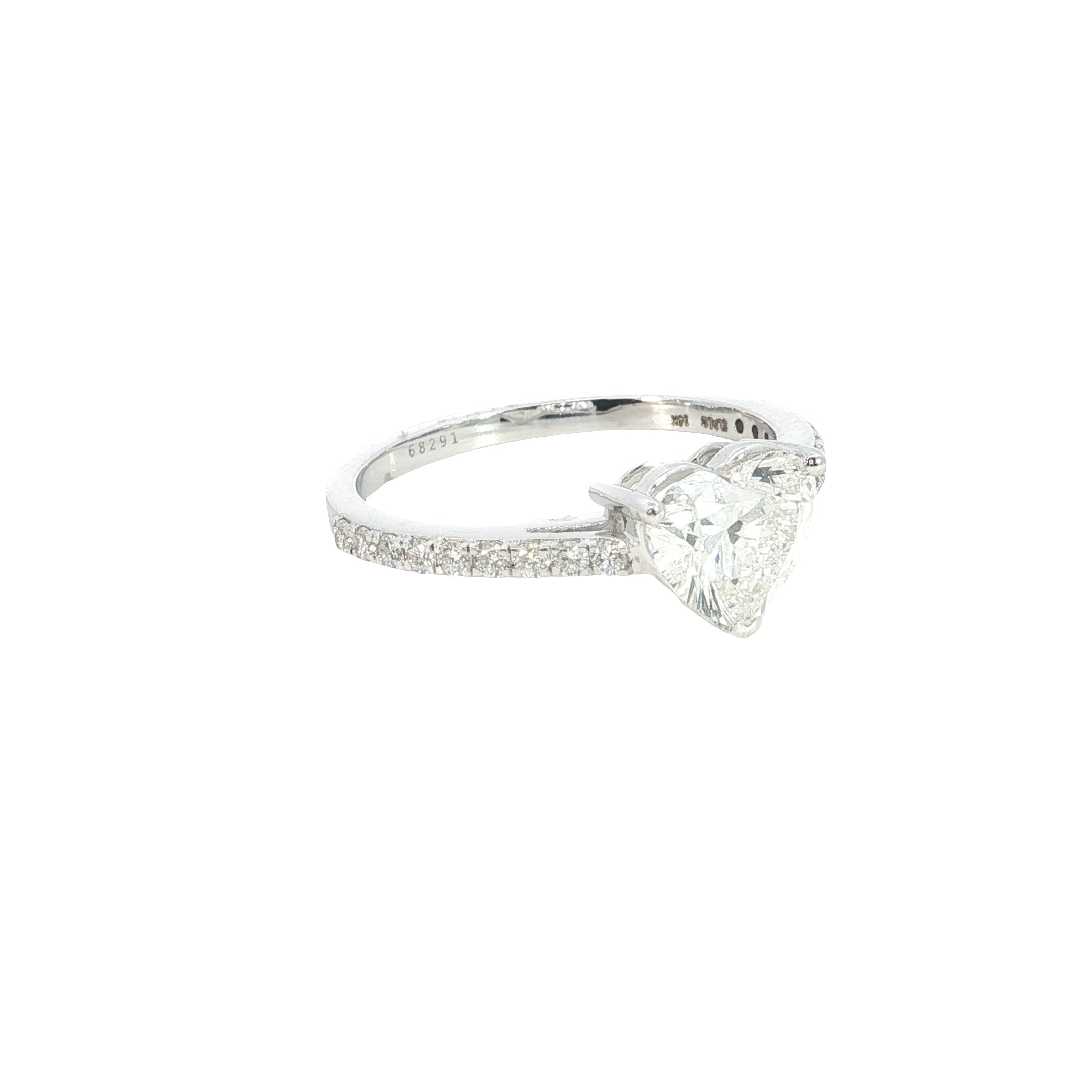 Heart centar with Round Brilliant Cut Lab grown Diamond Engagement Ring