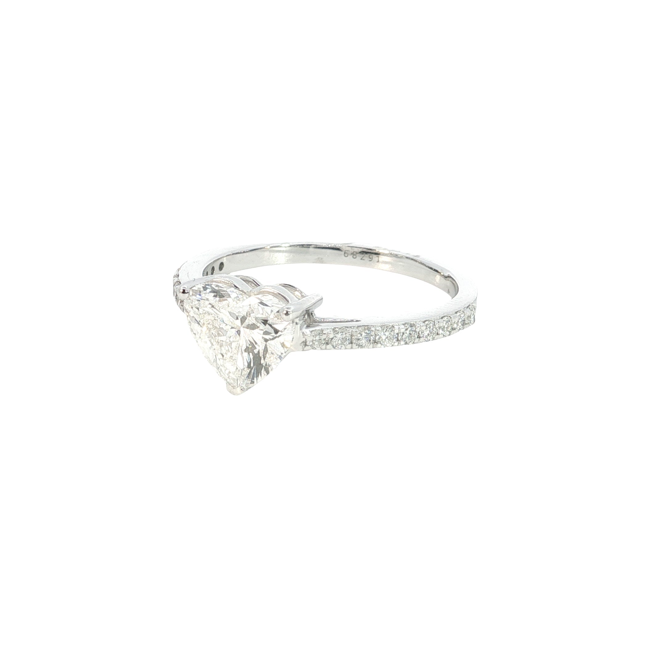 Heart centar with Round Brilliant Cut Lab grown Diamond Engagement Ring