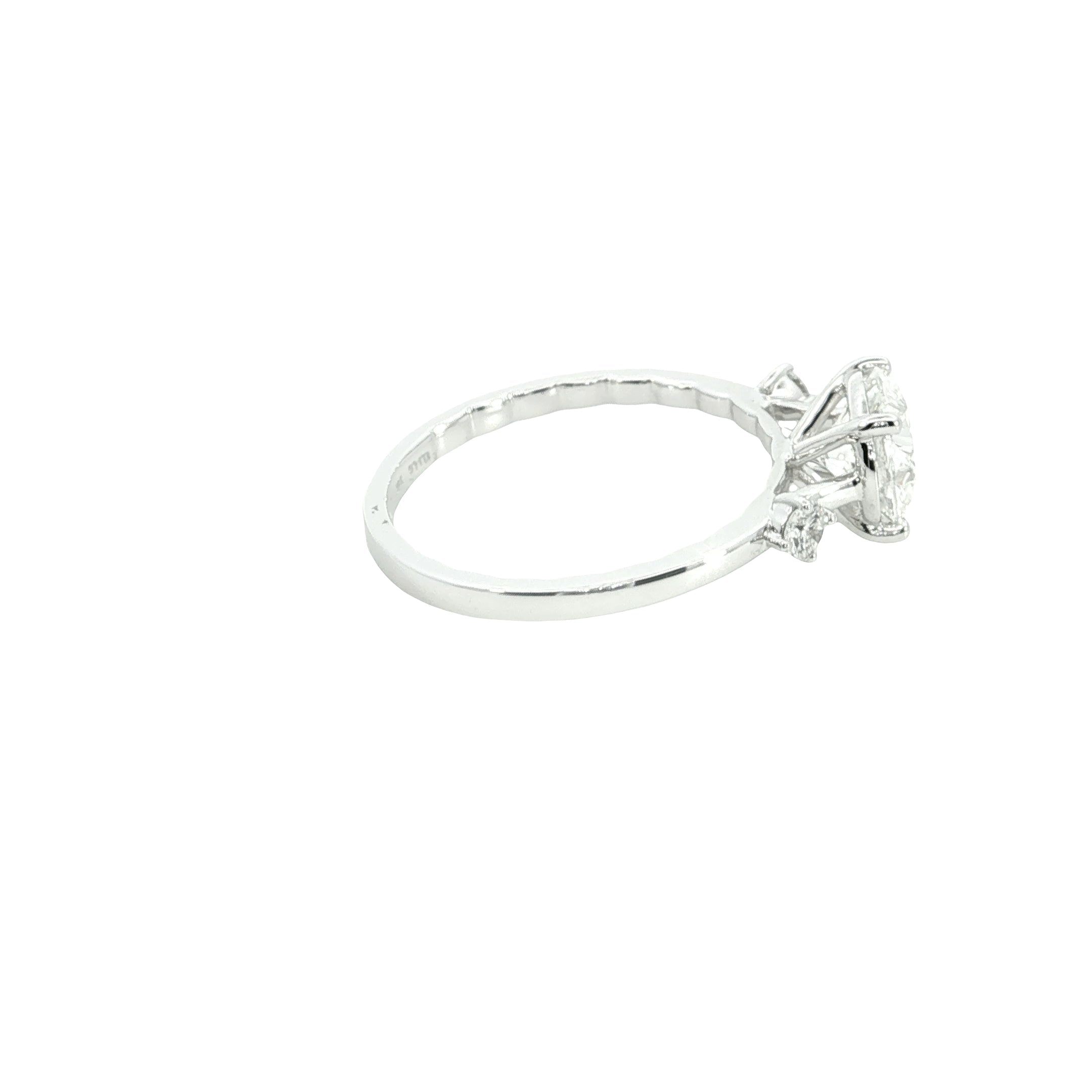 Round Brilliant cut  Lab grown Diamond  Engagement Ring