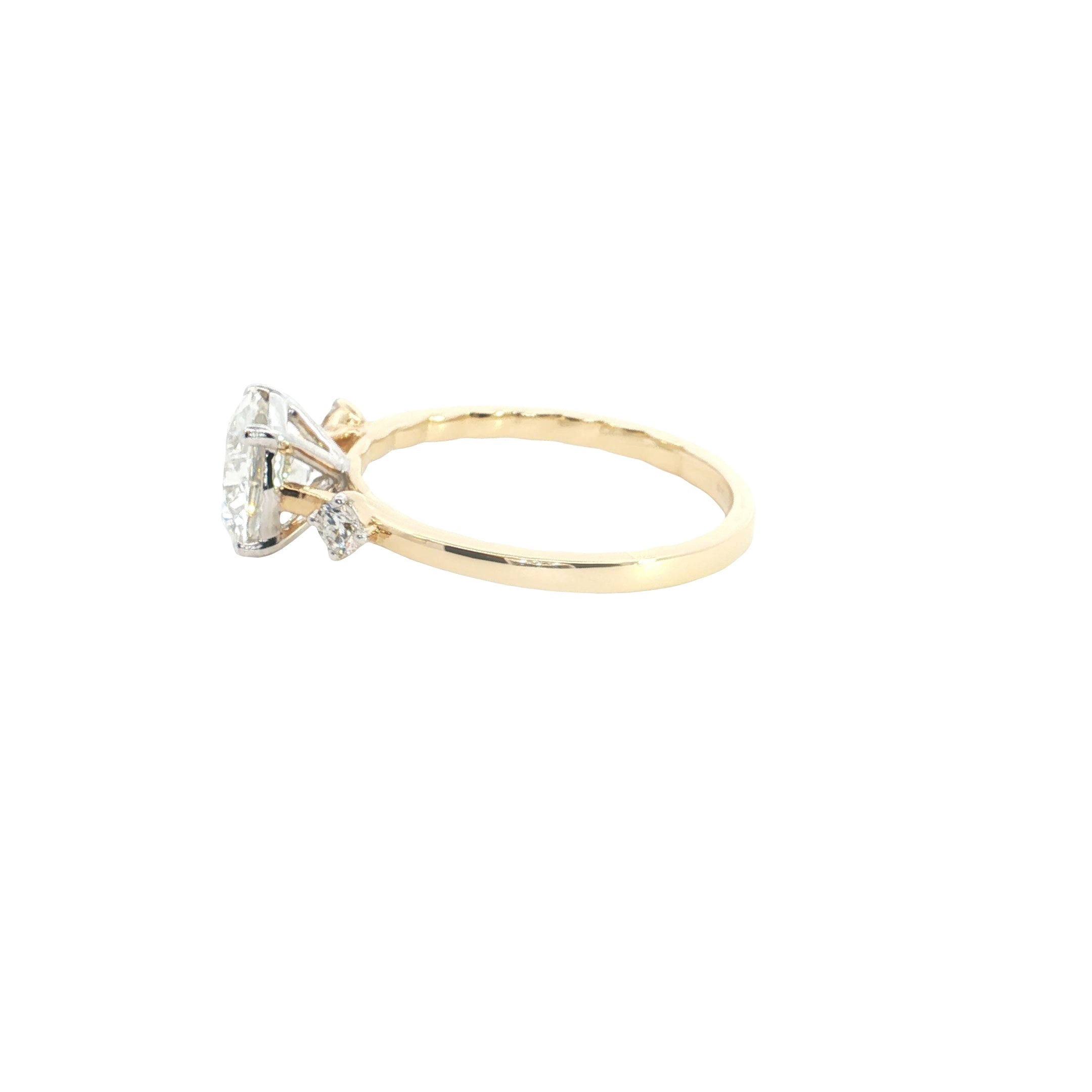 Round Brilliant cut  Lab grown Diamond  Engagement Ring