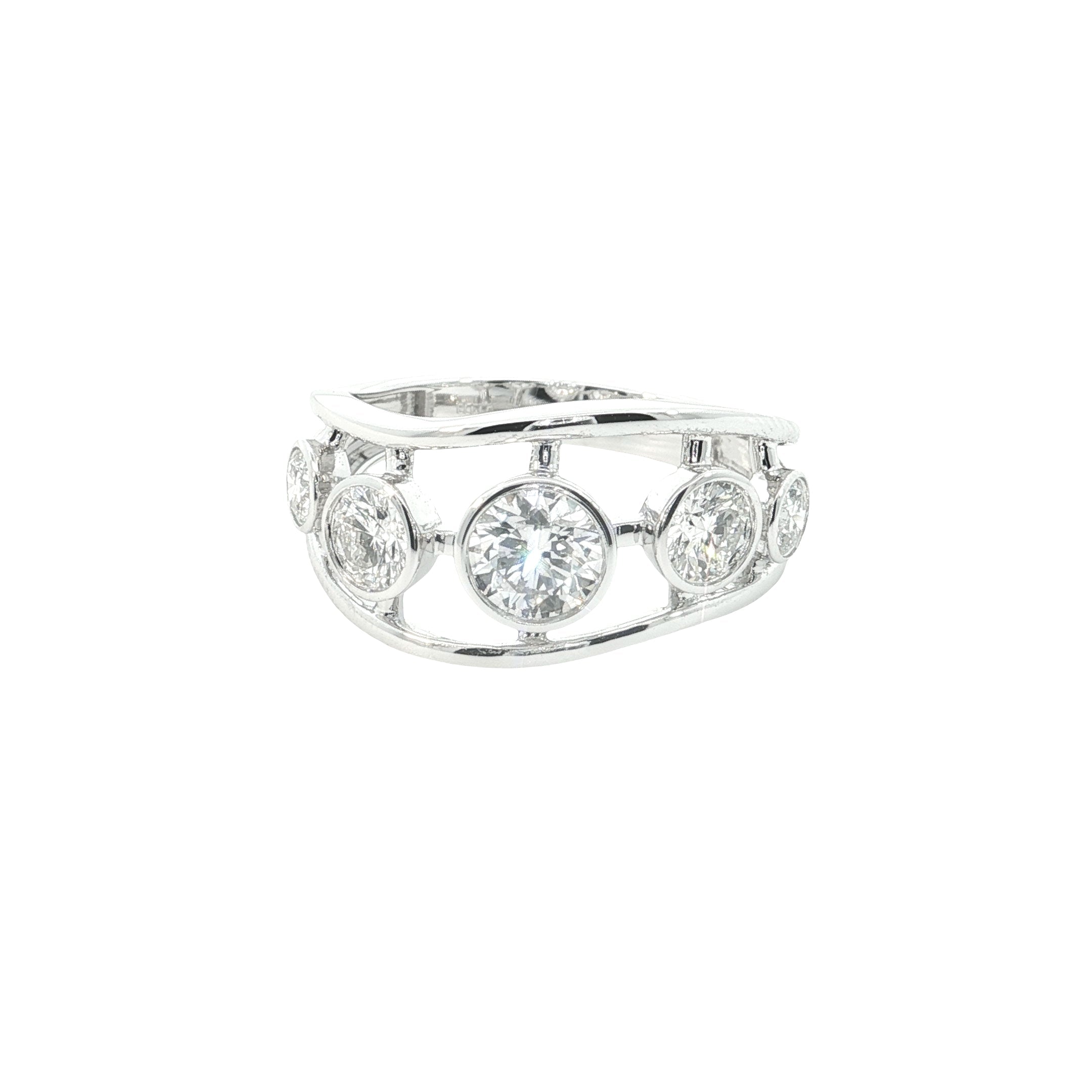 Round Brilliant Cut Lab grown Diamond with Bezel set fashion ring