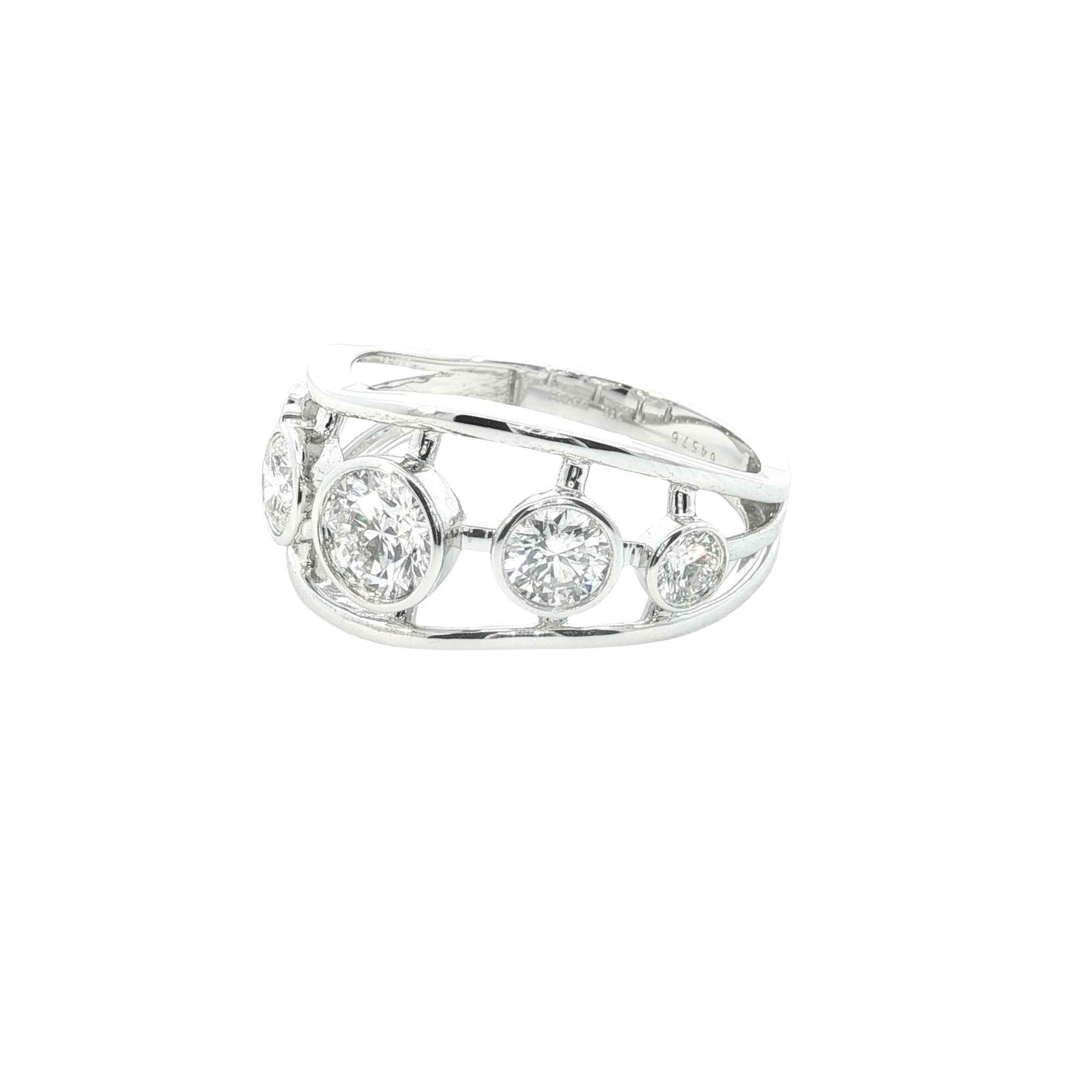 Round Brilliant Cut Lab grown Diamond with Bezel set fashion ring
