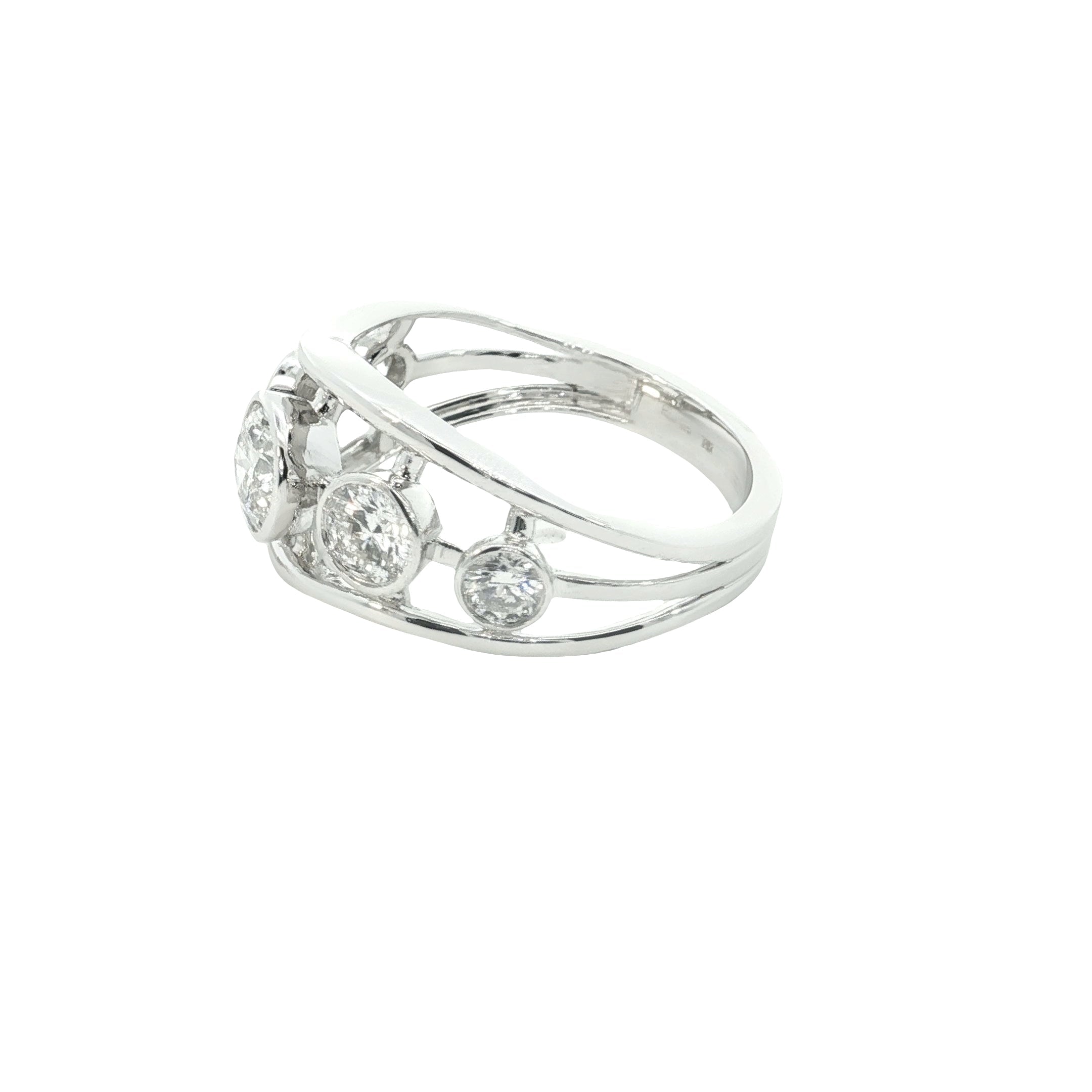 Round Brilliant Cut Lab grown Diamond with Bezel set fashion ring