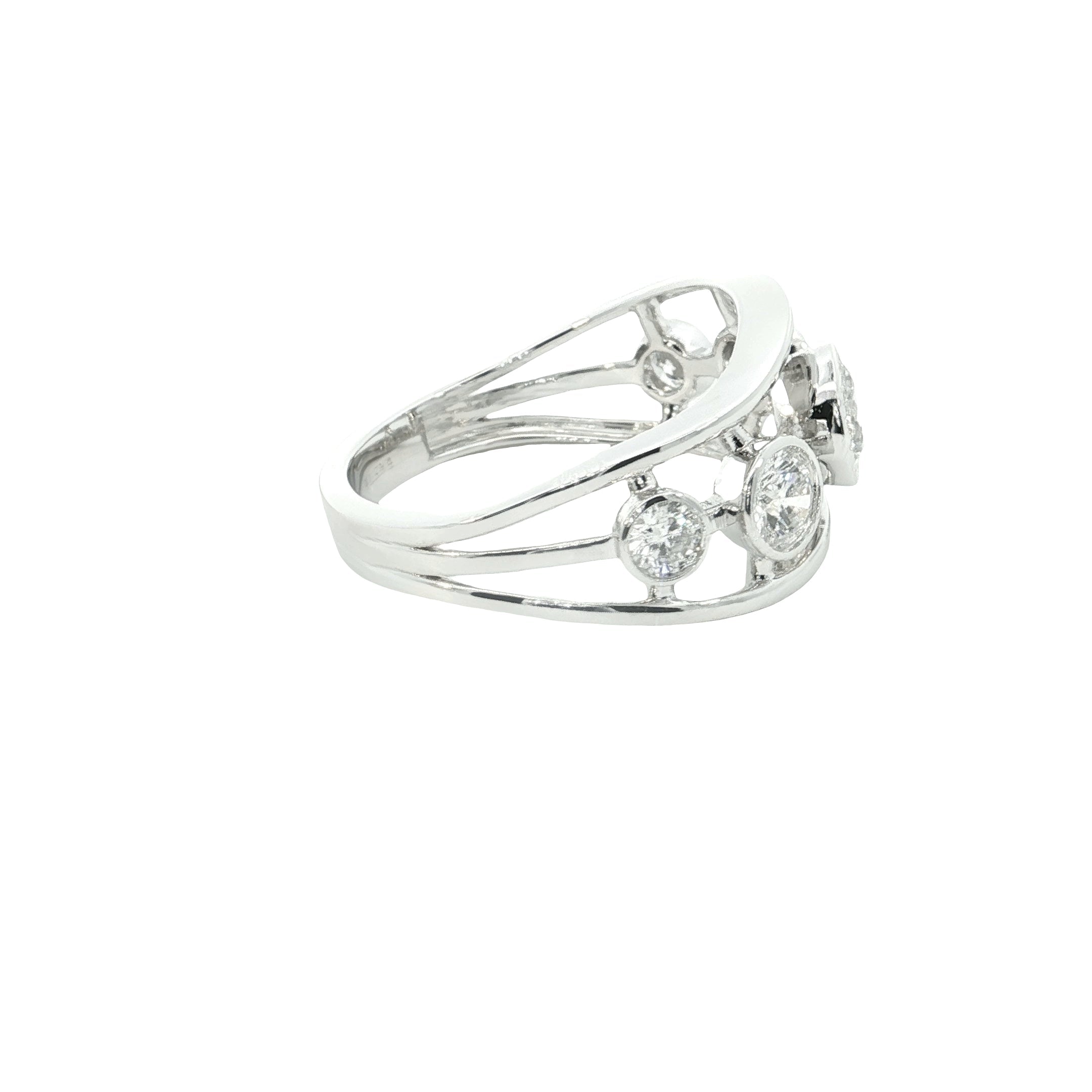 Round Brilliant Cut Lab grown Diamond with Bezel set fashion ring