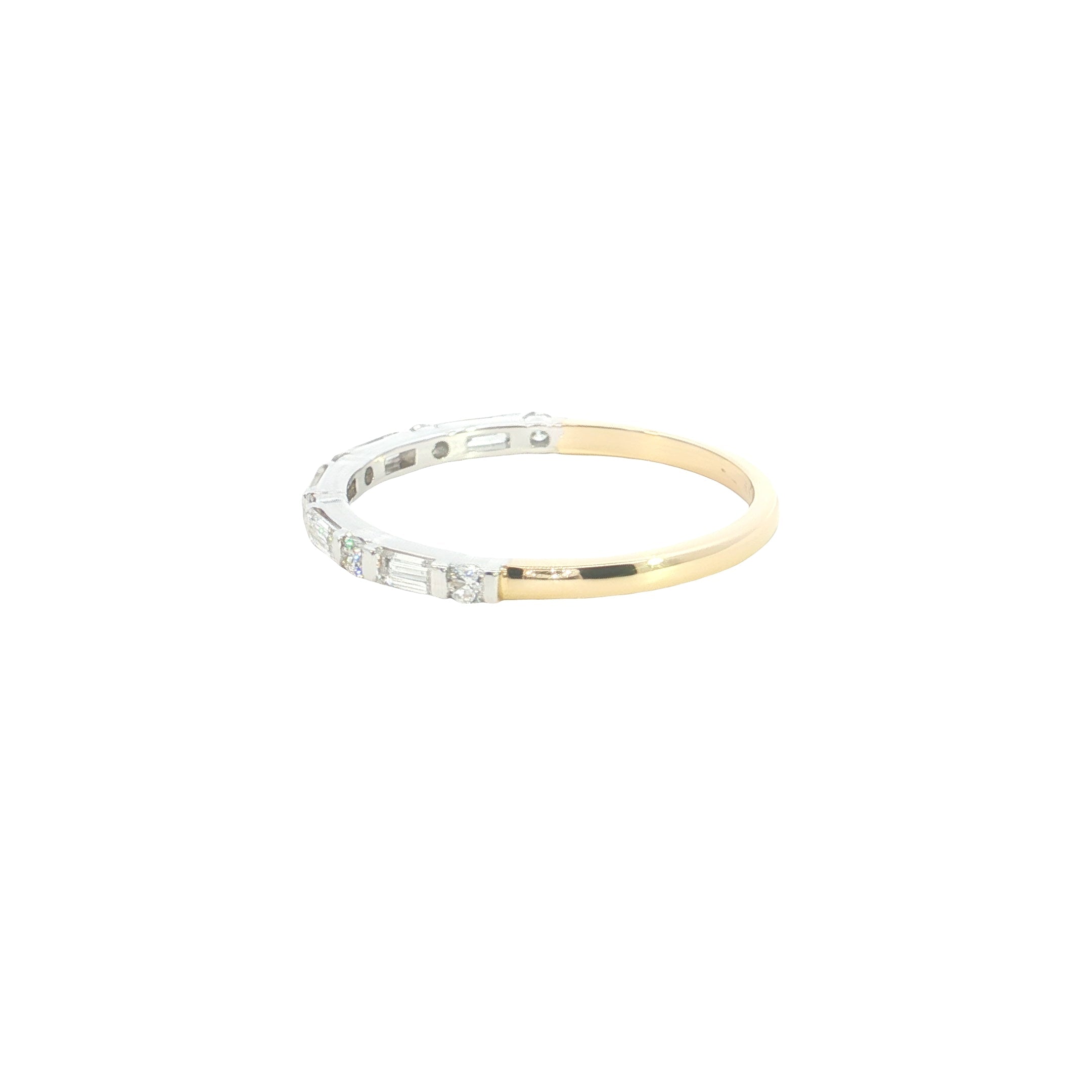 BAGUETTE  with round brilliant cut lab grown wedding band