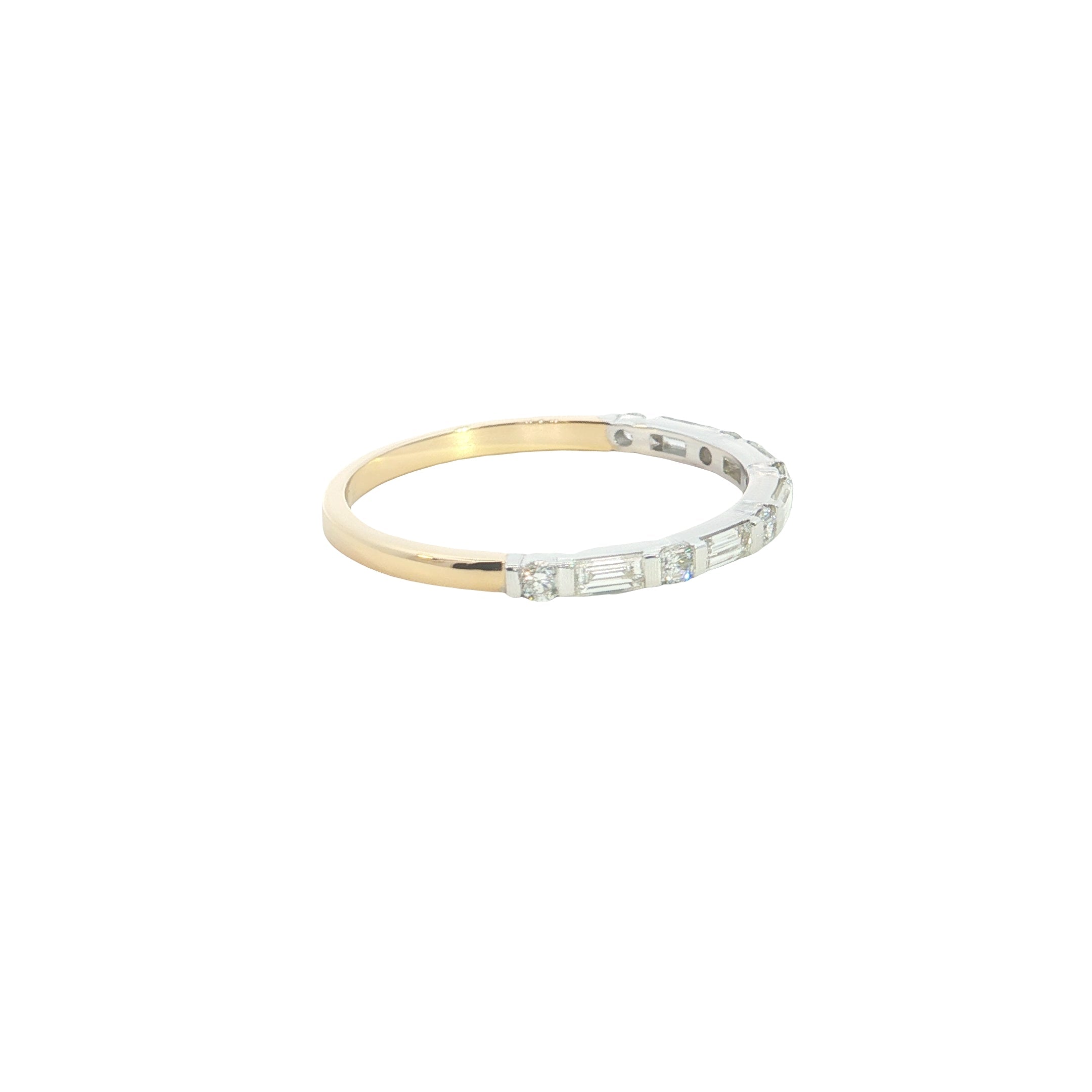 BAGUETTE  with round brilliant cut lab grown wedding band