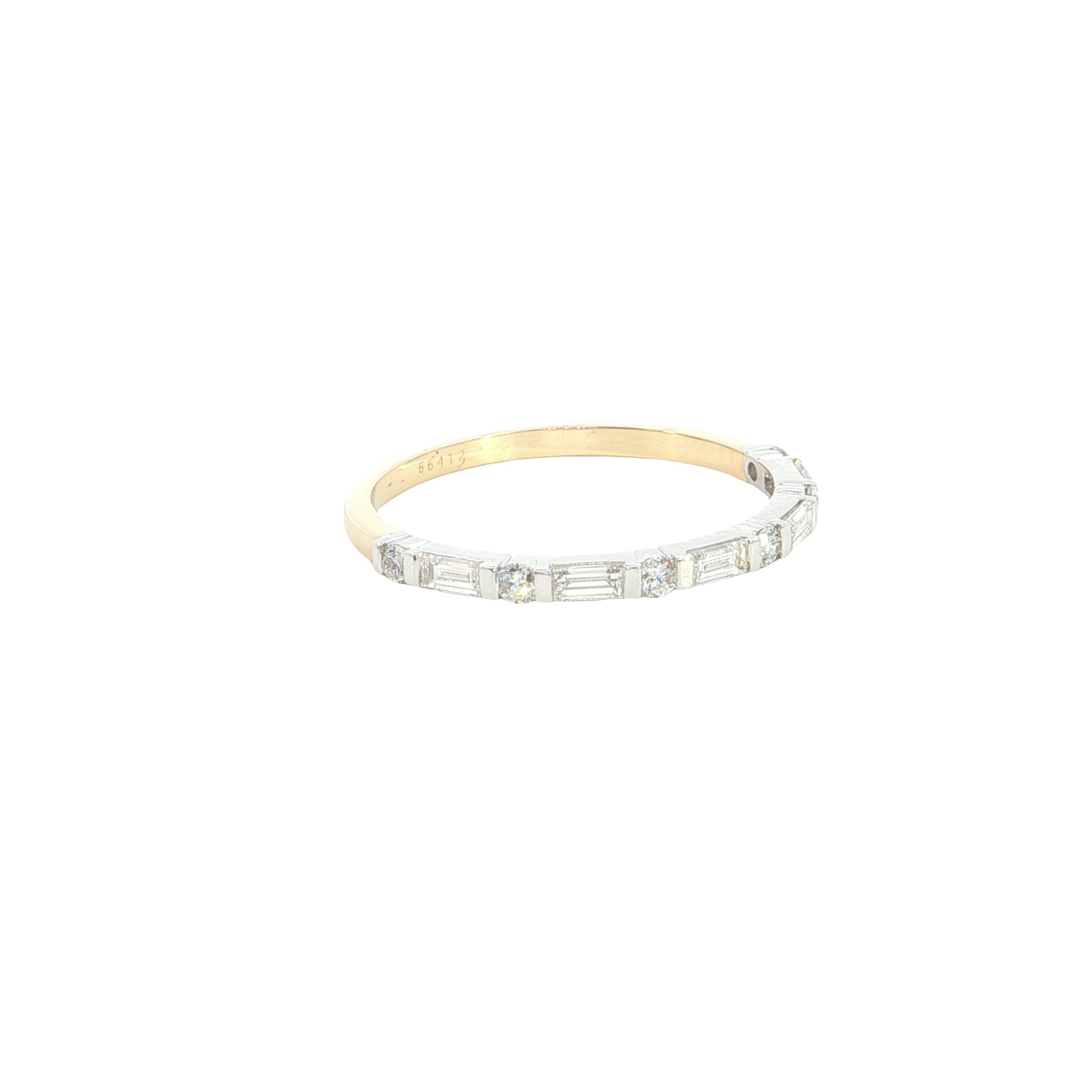 BAGUETTE  with round brilliant cut lab grown wedding band