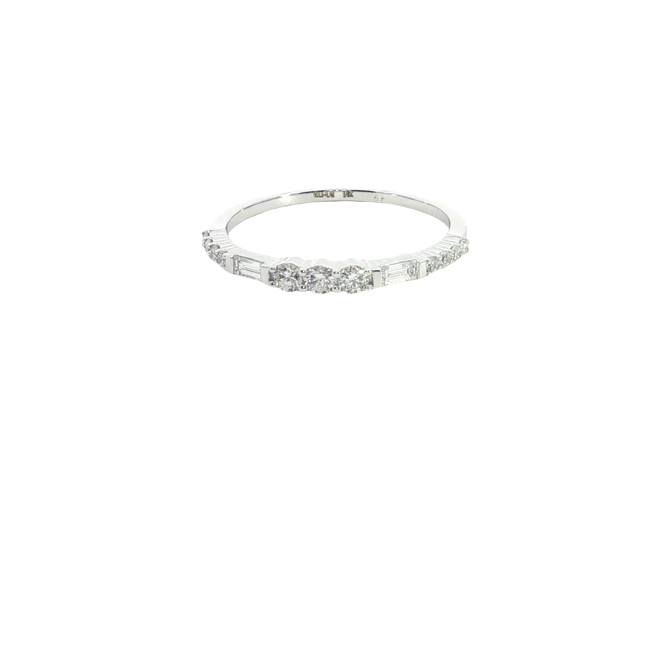 BAGUETTE  with round brilliant cut lab grown wedding band