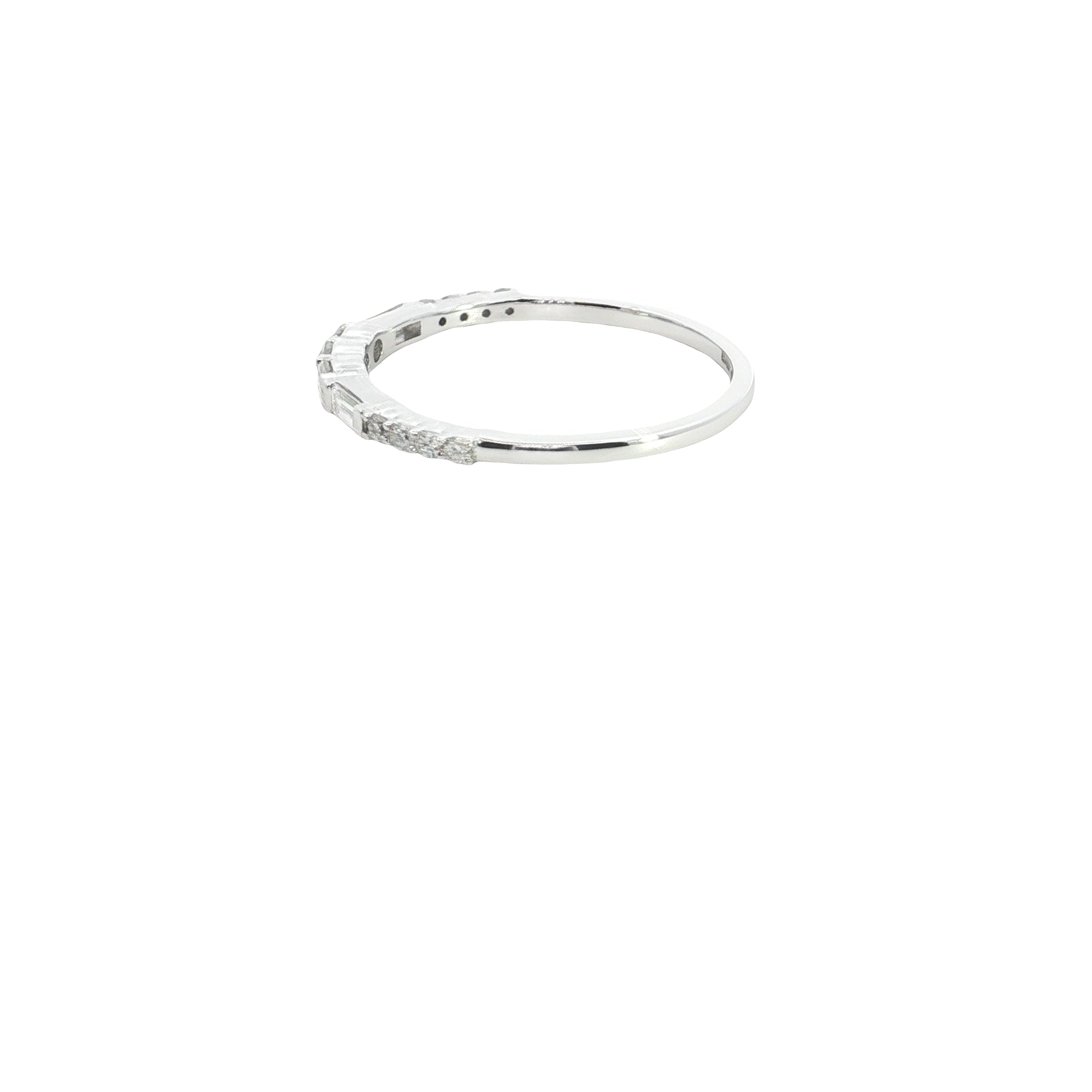 BAGUETTE  with round brilliant cut lab grown wedding band