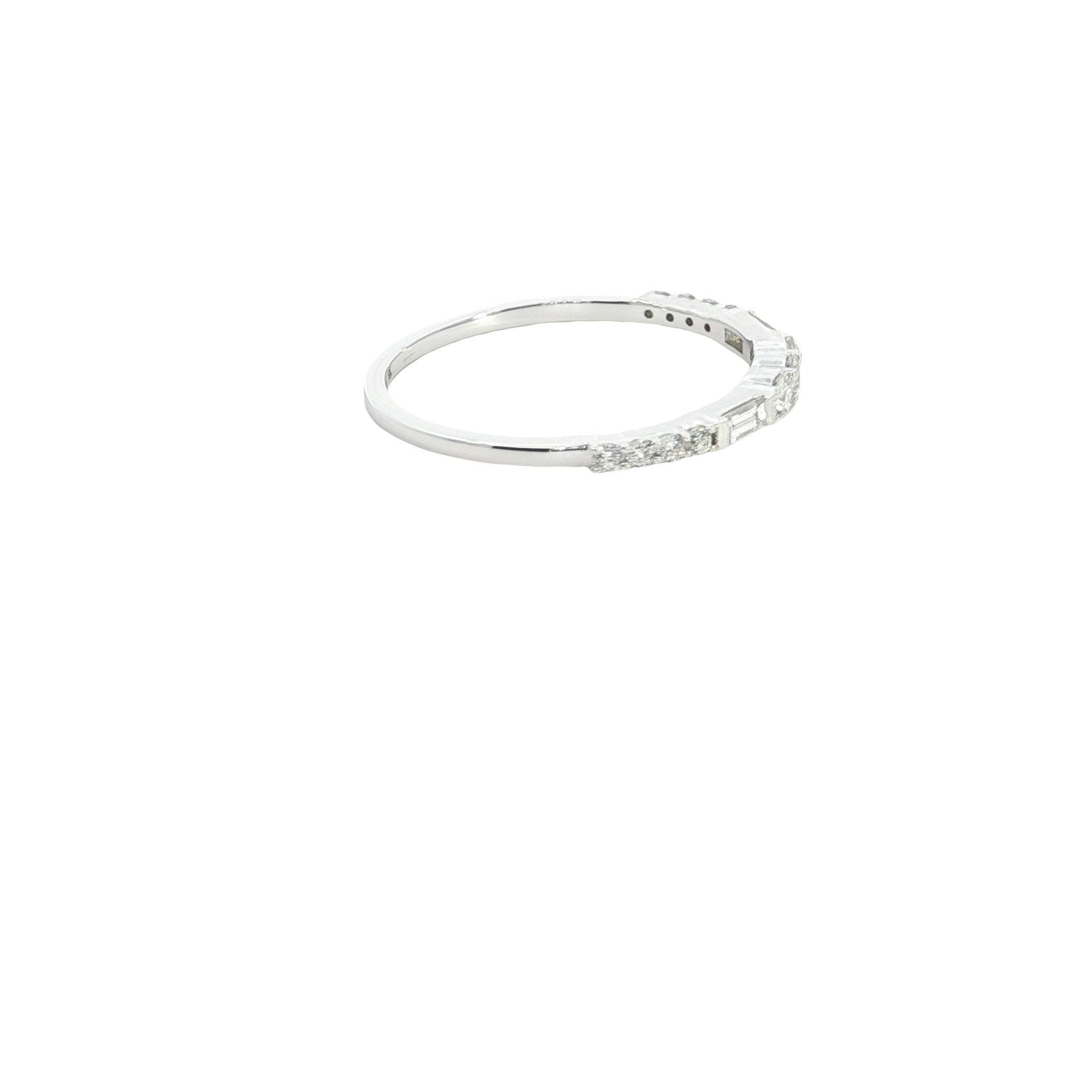 BAGUETTE  with round brilliant cut lab grown wedding band