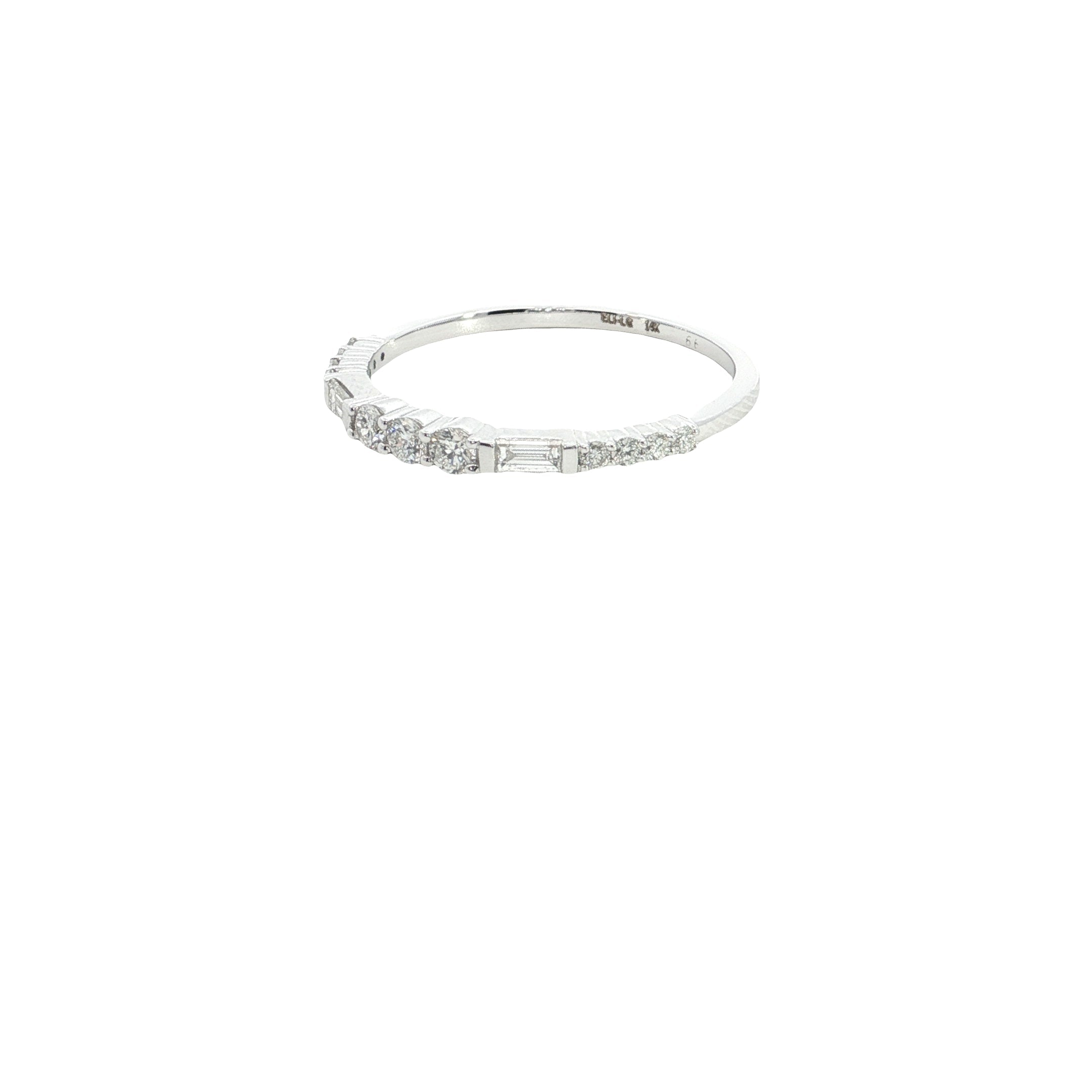BAGUETTE  with round brilliant cut lab grown wedding band