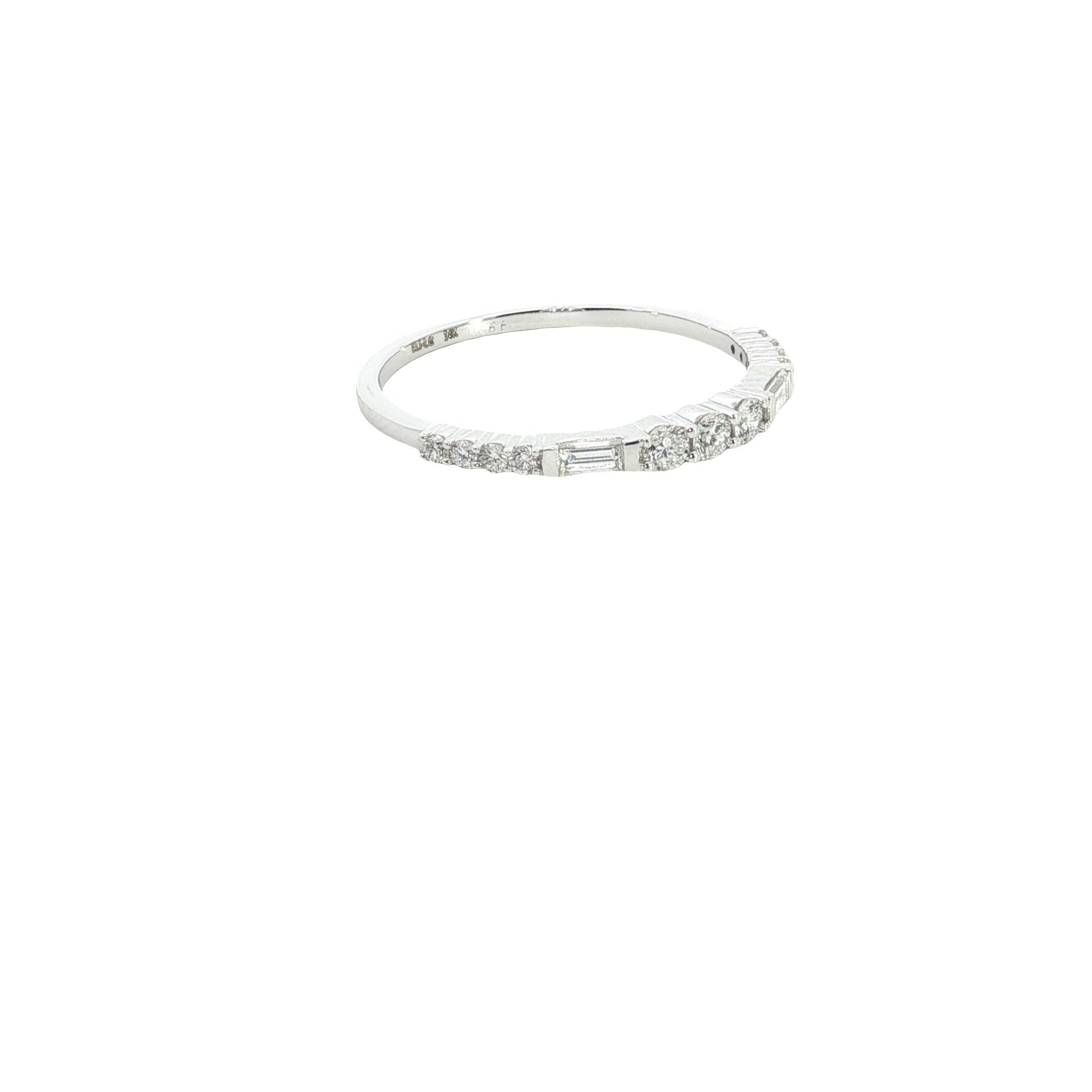 BAGUETTE  with round brilliant cut lab grown wedding band