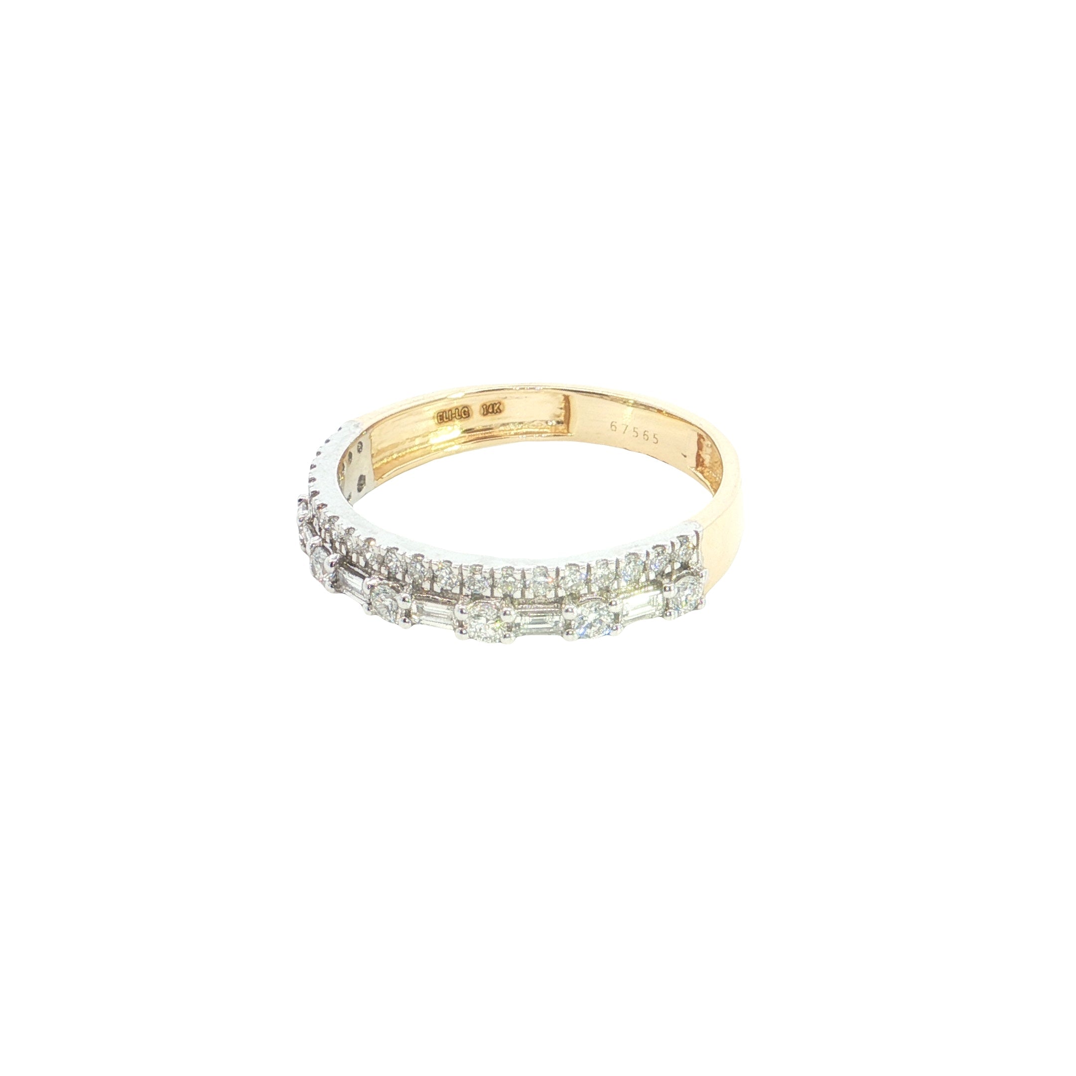 BAGUETTE  with round brilliant cut lab grown wedding band