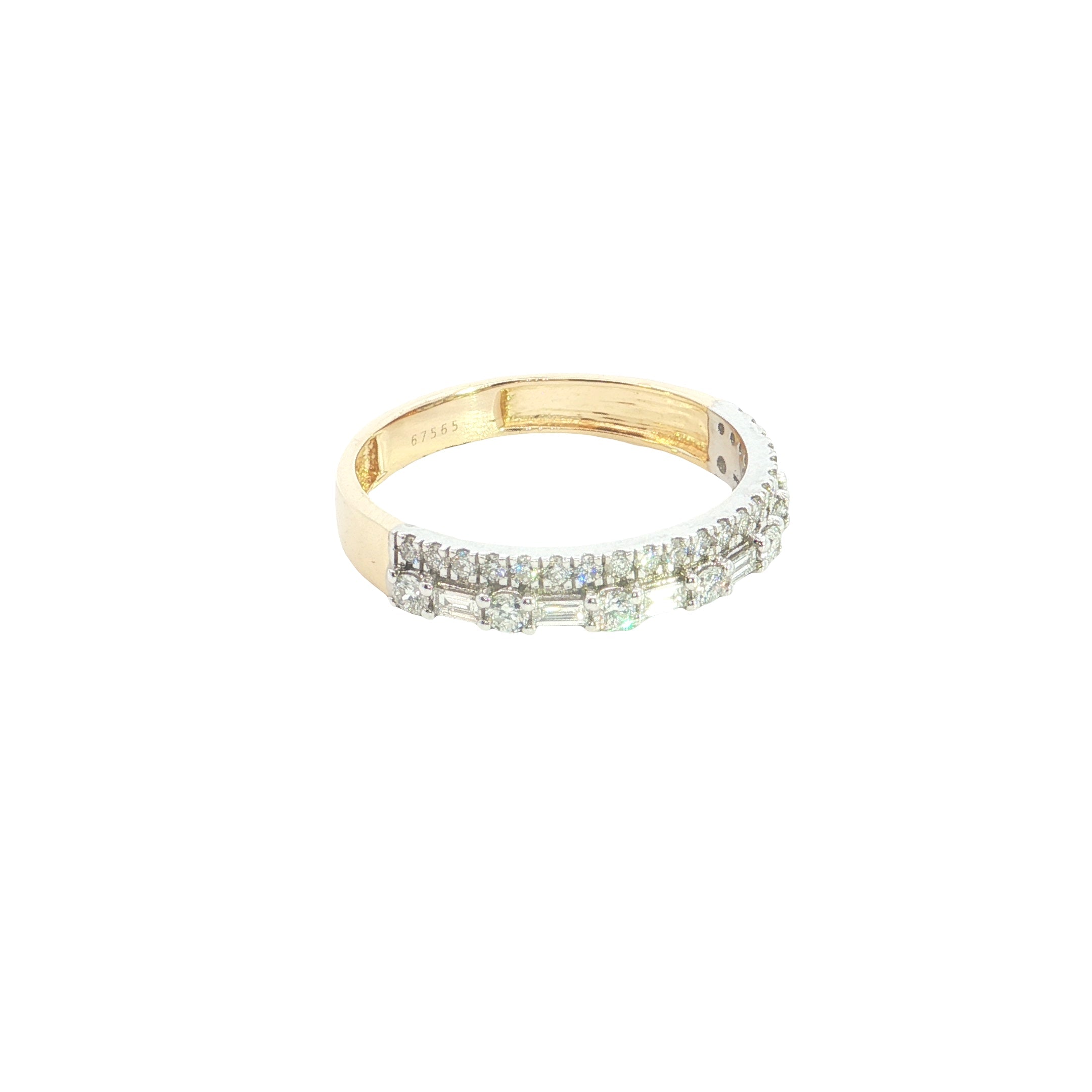 BAGUETTE  with round brilliant cut lab grown wedding band
