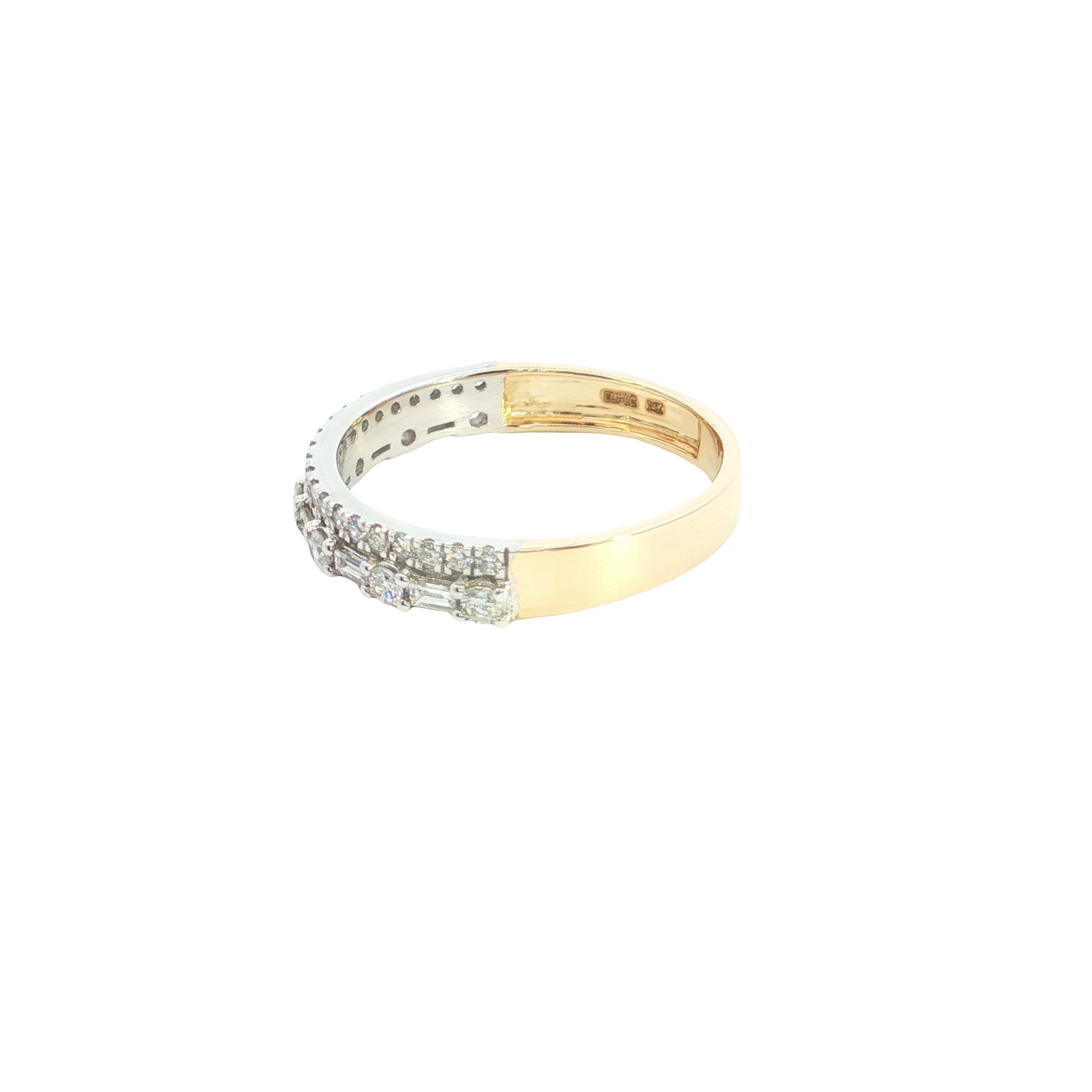 BAGUETTE  with round brilliant cut lab grown wedding band