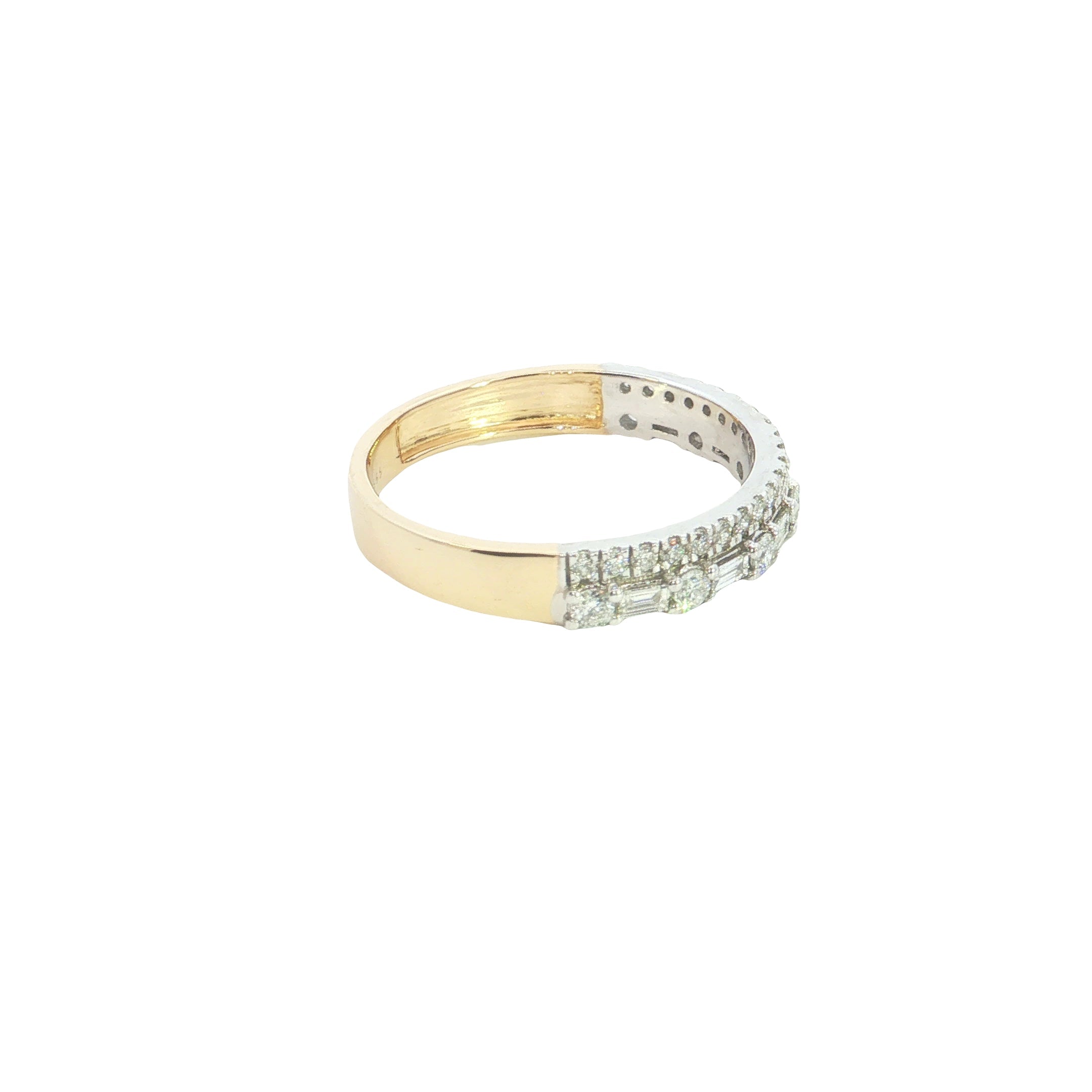 BAGUETTE  with round brilliant cut lab grown wedding band