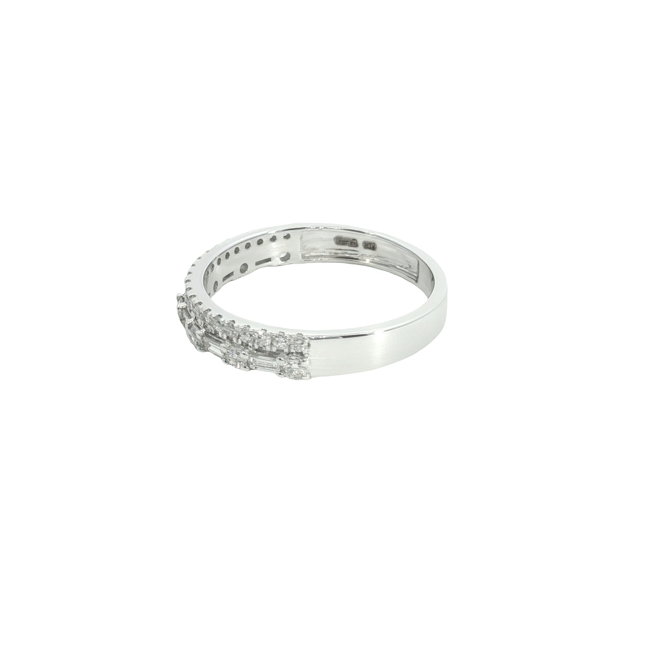 BAGUETTE  with round brilliant cut lab grown wedding band