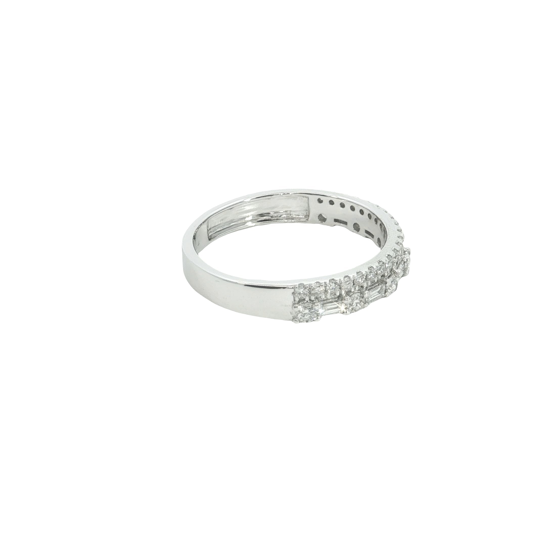 BAGUETTE  with round brilliant cut lab grown wedding band