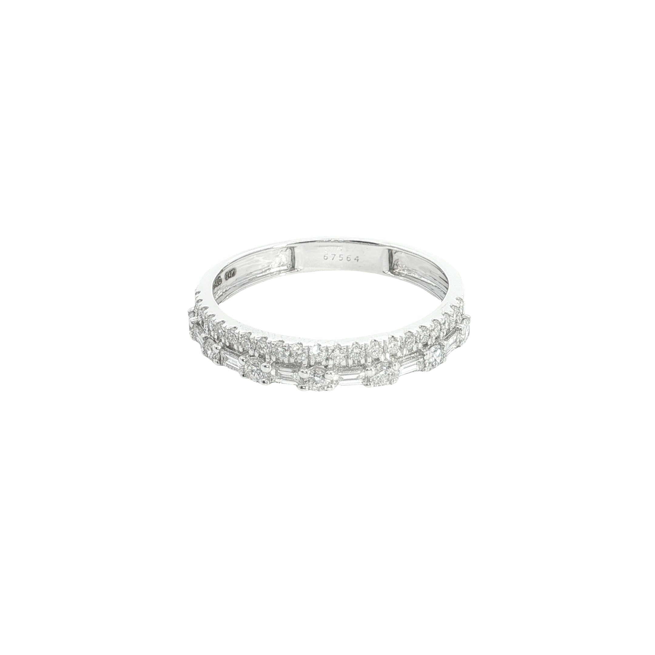 BAGUETTE  with round brilliant cut lab grown wedding band