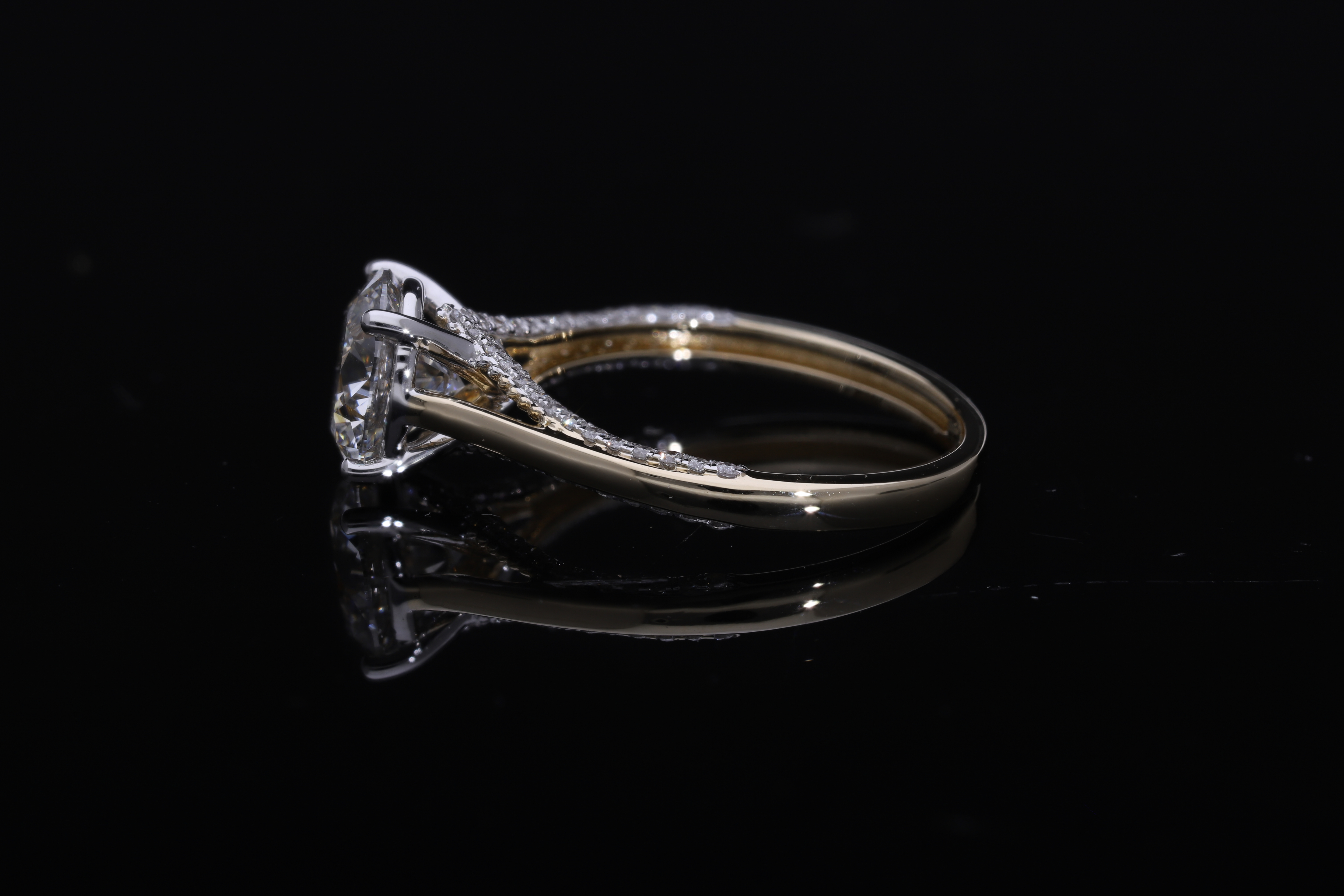 Round Brilliant cut  Lab grown Diamond  Engagement Ring with pave setting