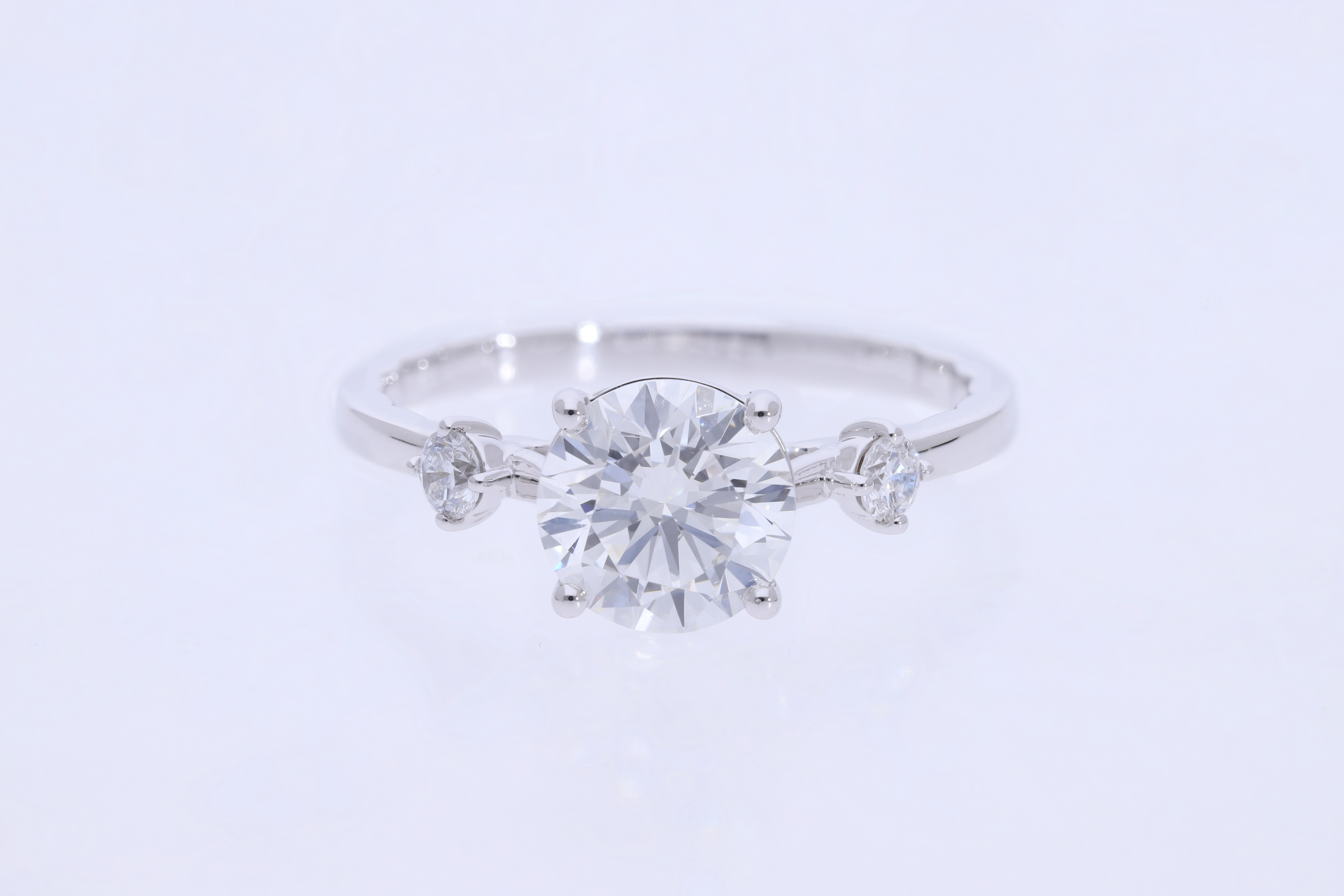 Round Brilliant cut  Lab grown Diamond  Engagement Ring