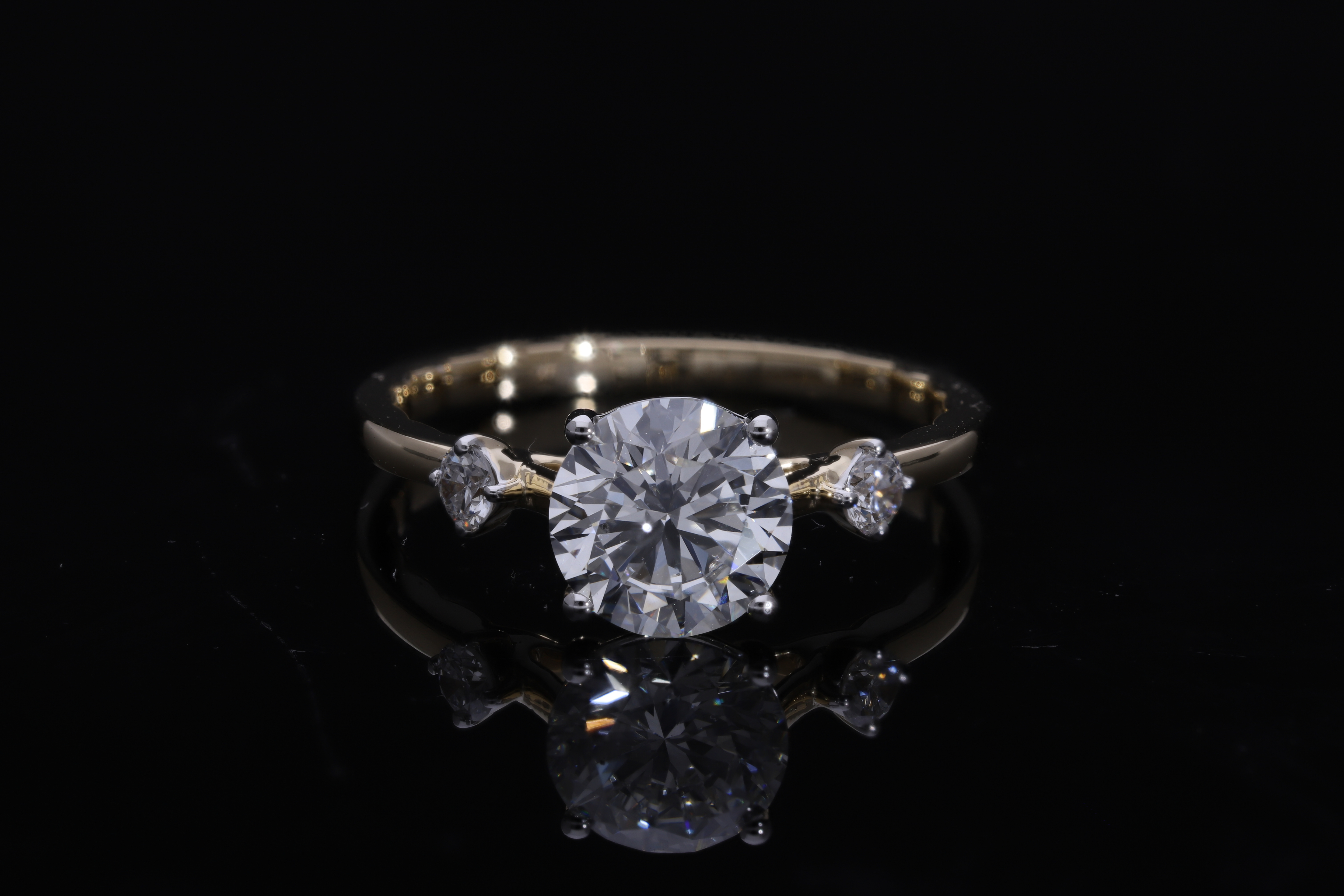 Round Brilliant cut  Lab grown Diamond  Engagement Ring