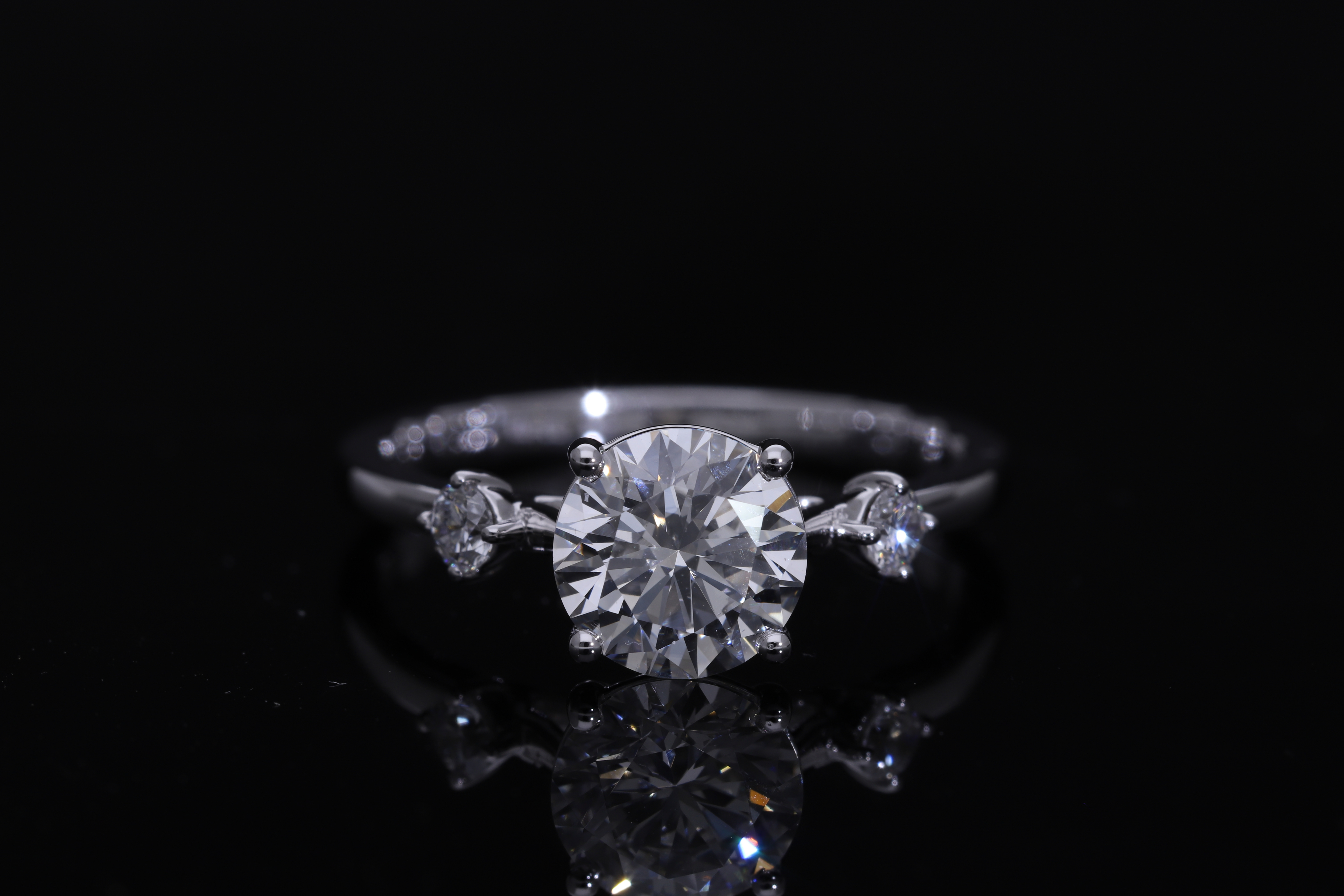 Round Brilliant cut  Lab grown Diamond  Engagement Ring