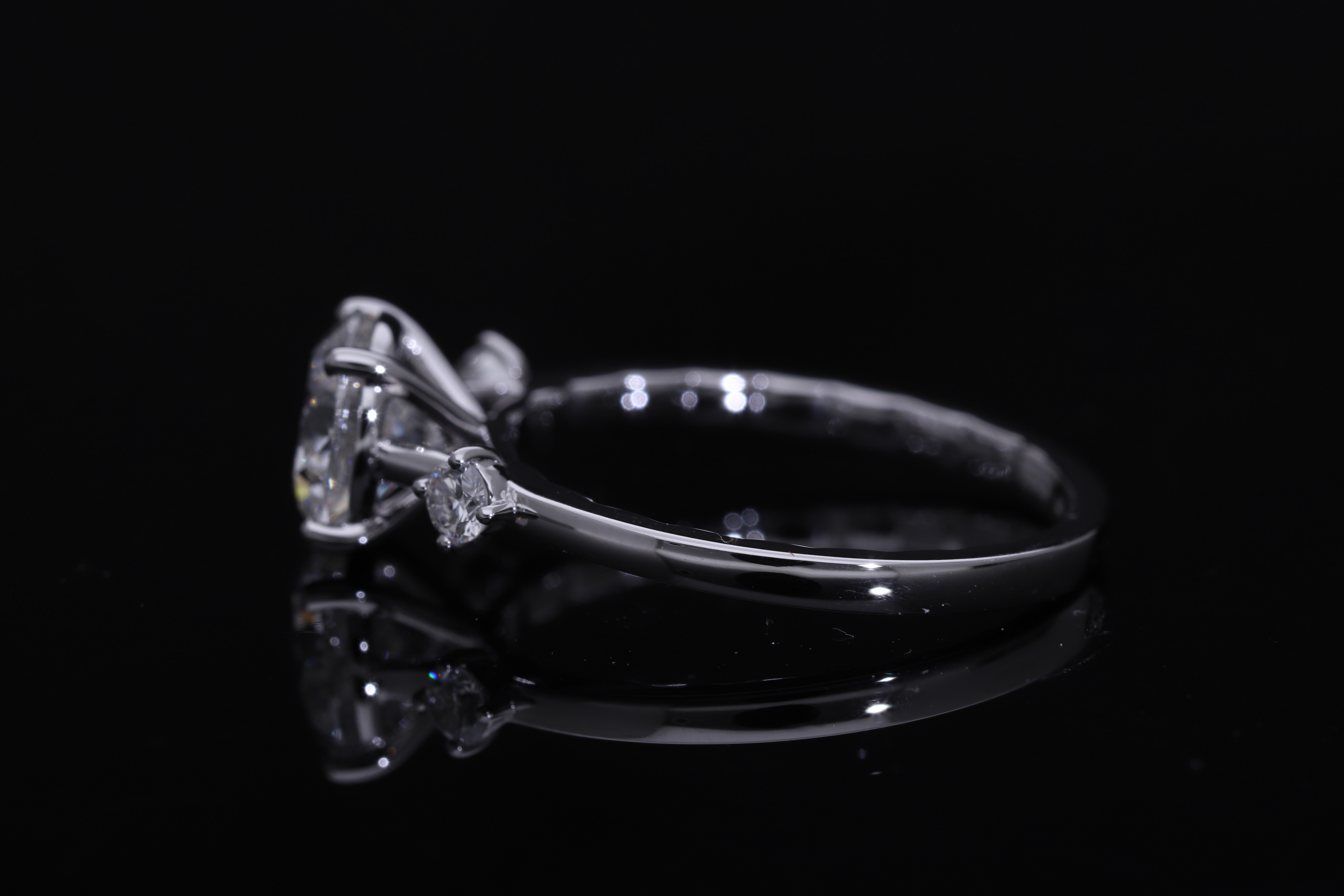 Round Brilliant cut  Lab grown Diamond  Engagement Ring