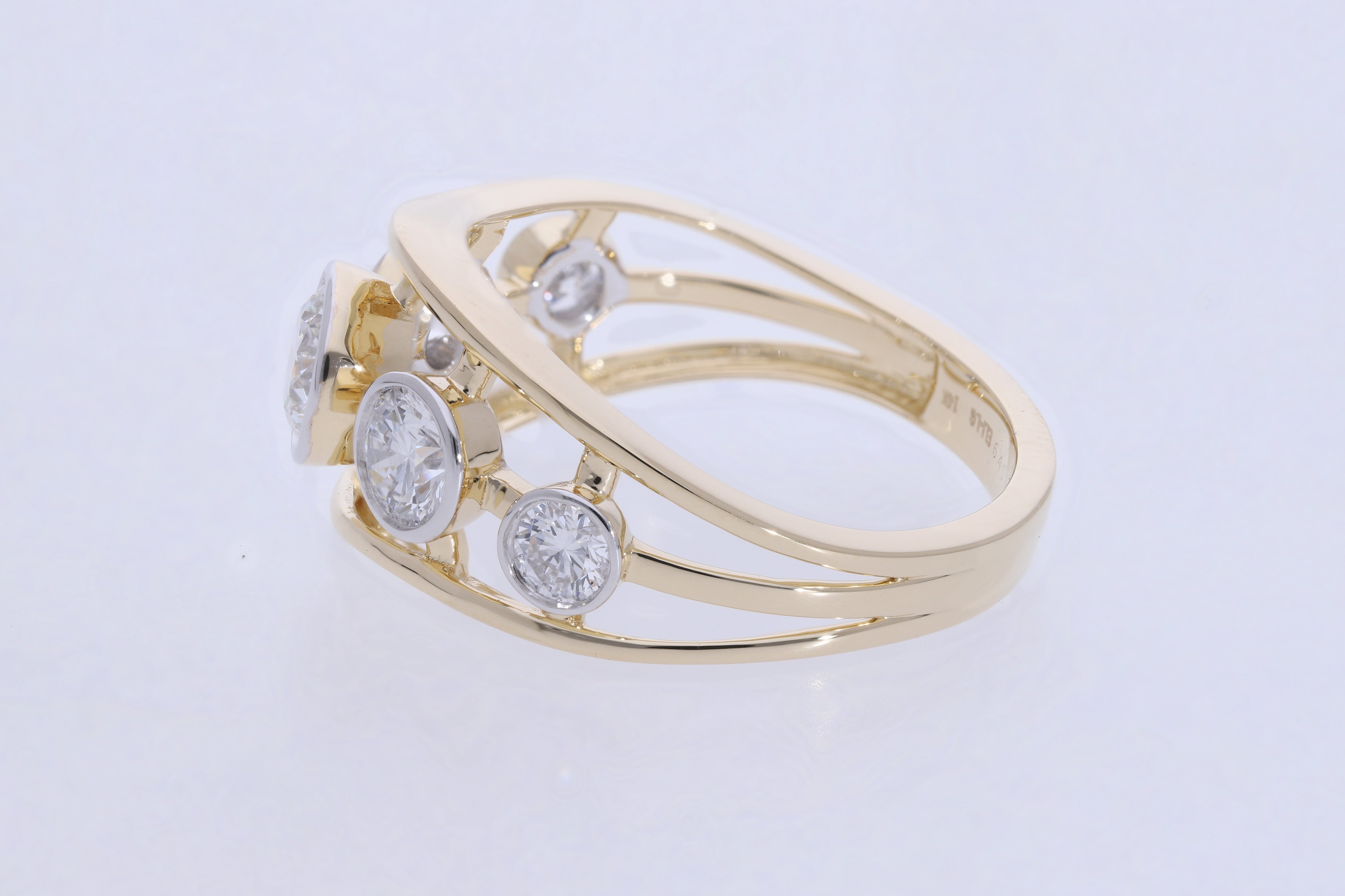 Round Brilliant Cut Lab grown Diamond with Bezel set fashion ring