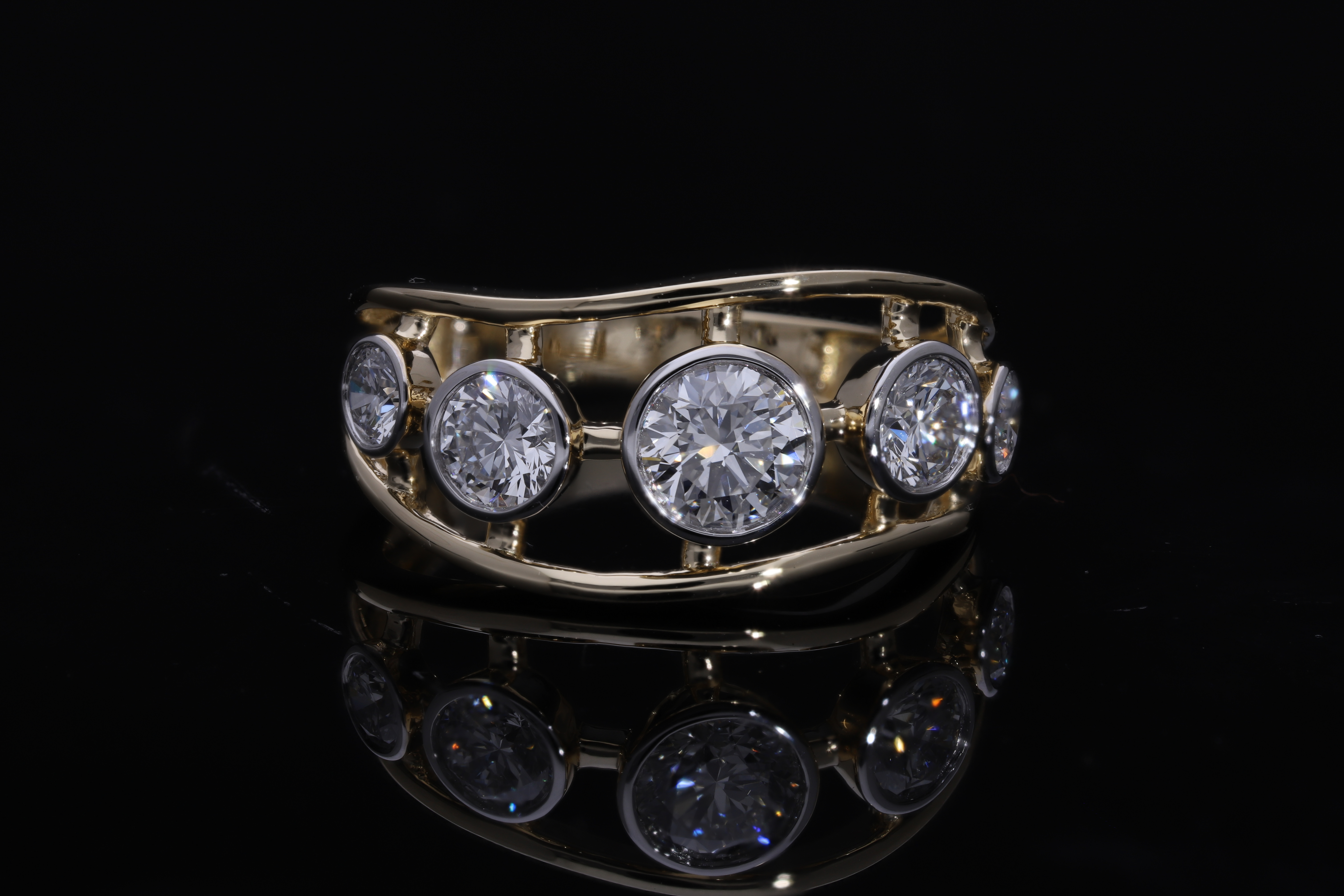 Round Brilliant Cut Lab grown Diamond with Bezel set fashion ring