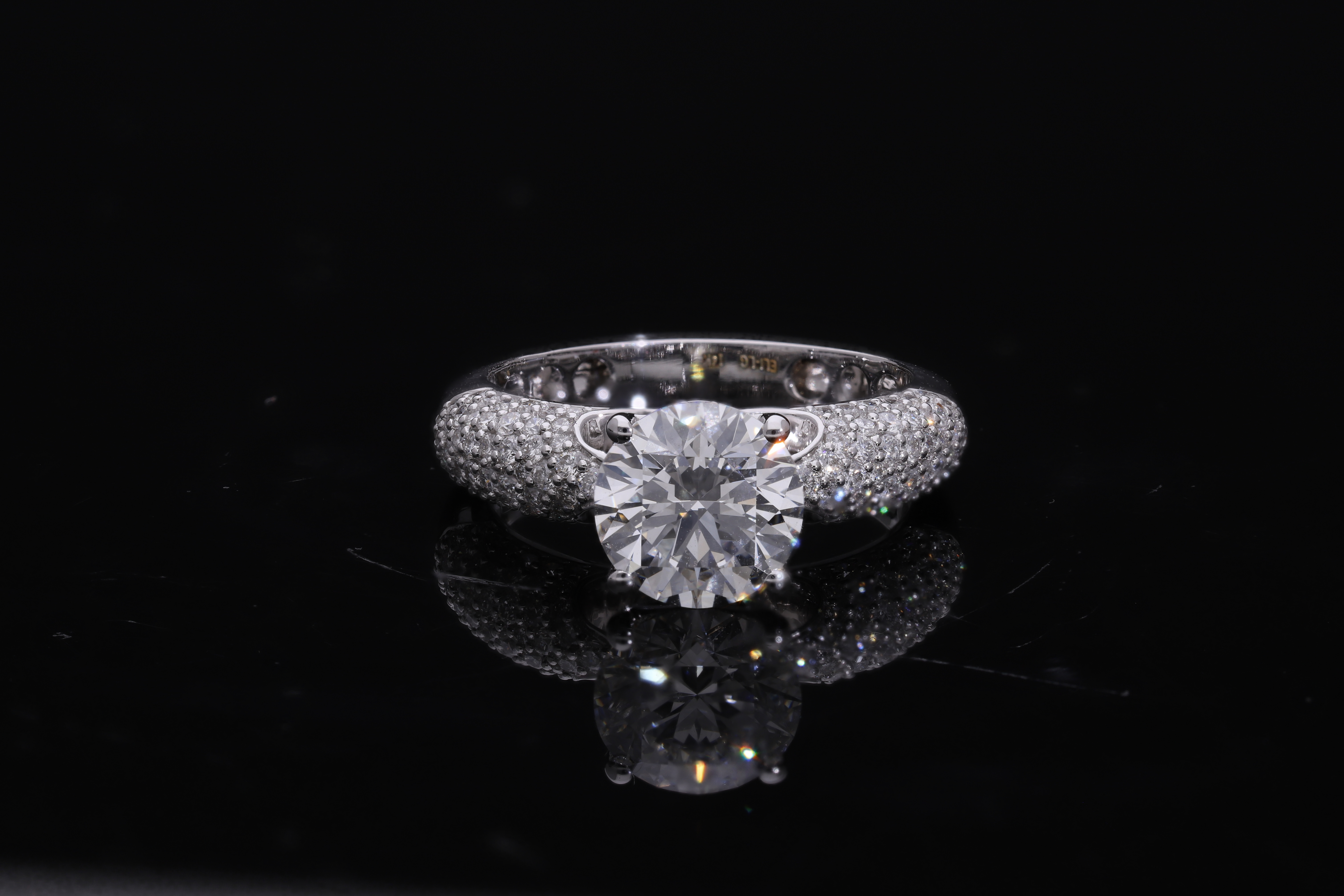 Round Brilliant Cut Lab grown Diamond with pave setting | engagement ring