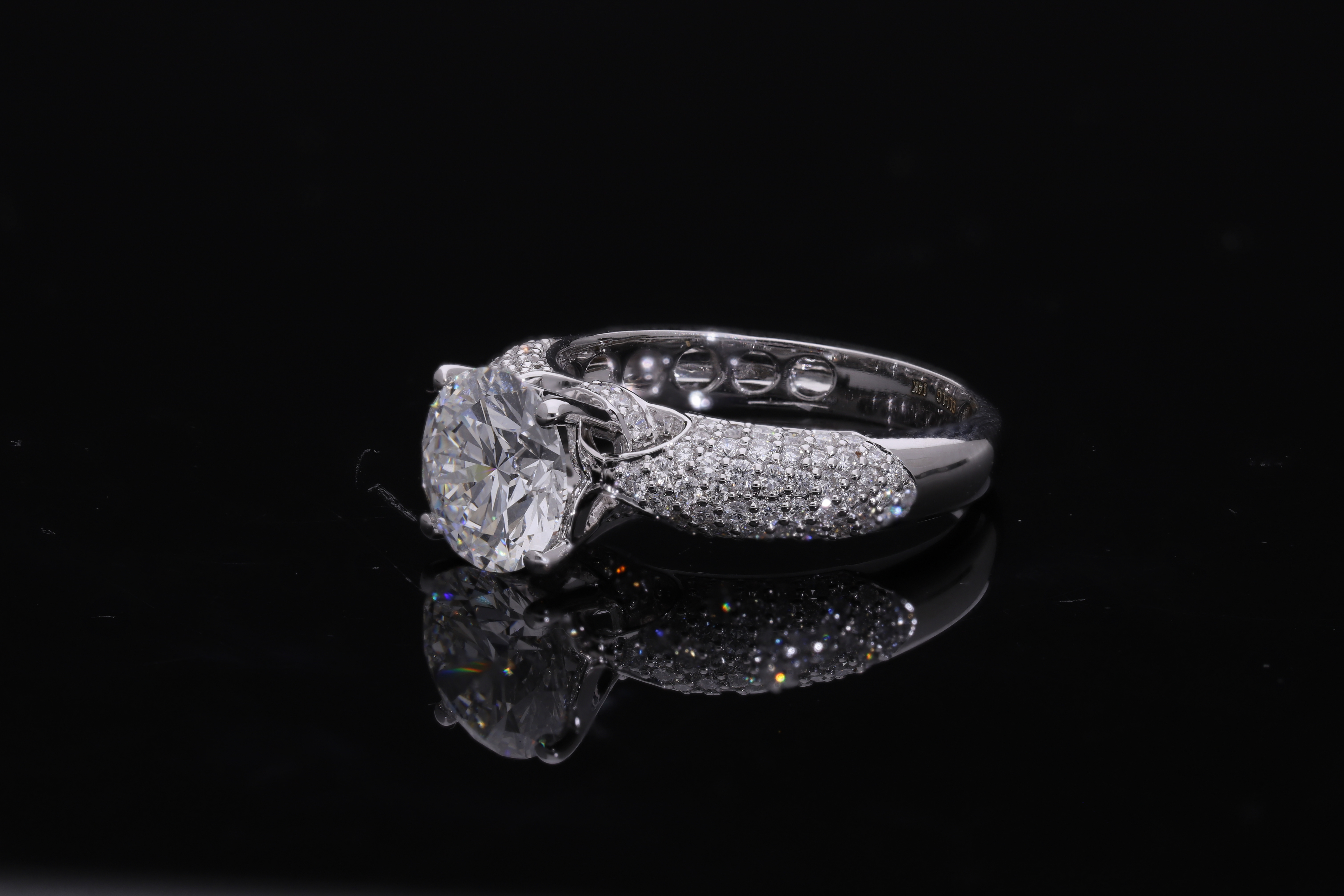 Round Brilliant Cut Lab grown Diamond with pave setting | engagement ring