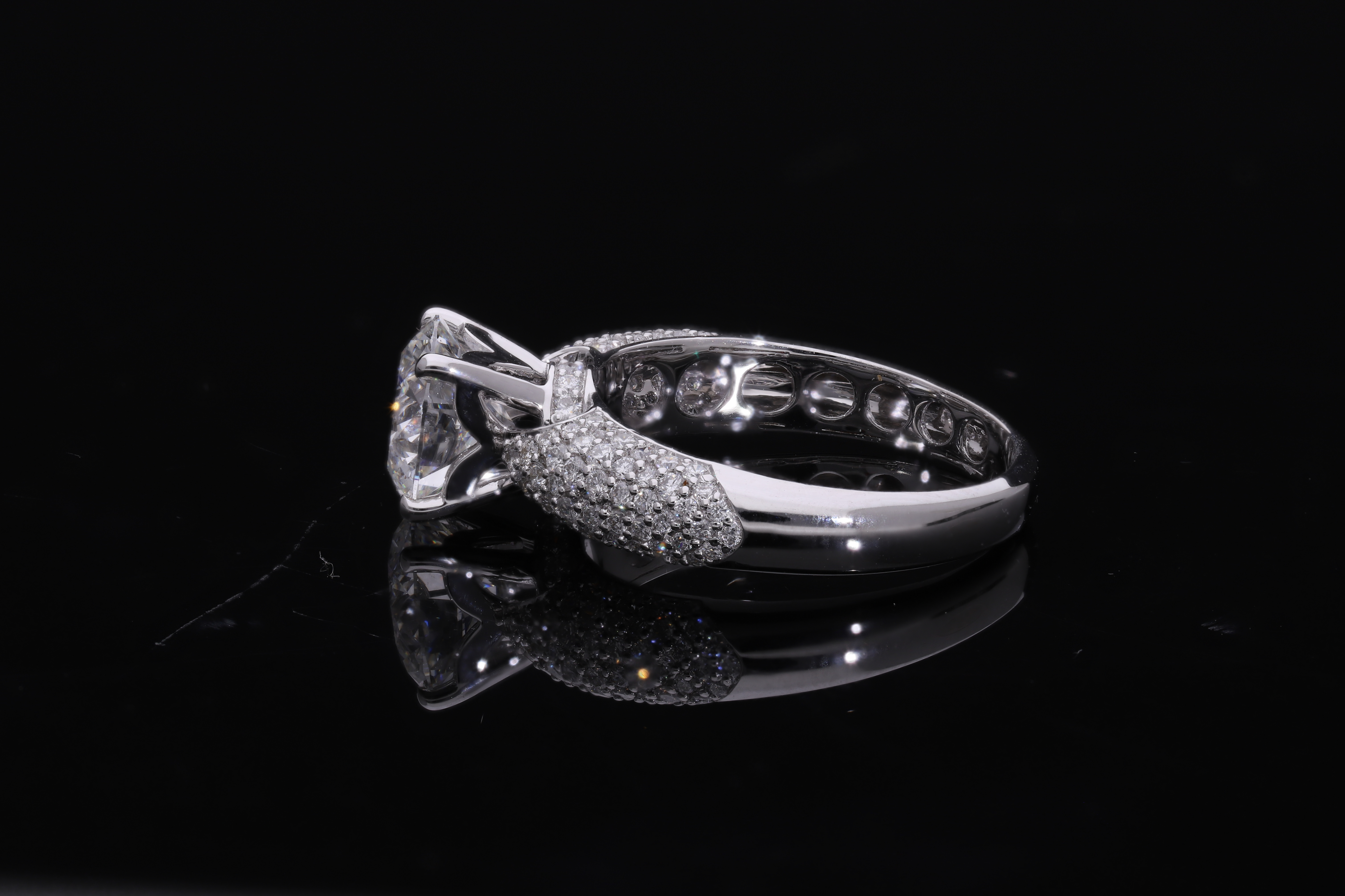 Round Brilliant Cut Lab grown Diamond with pave setting | engagement ring