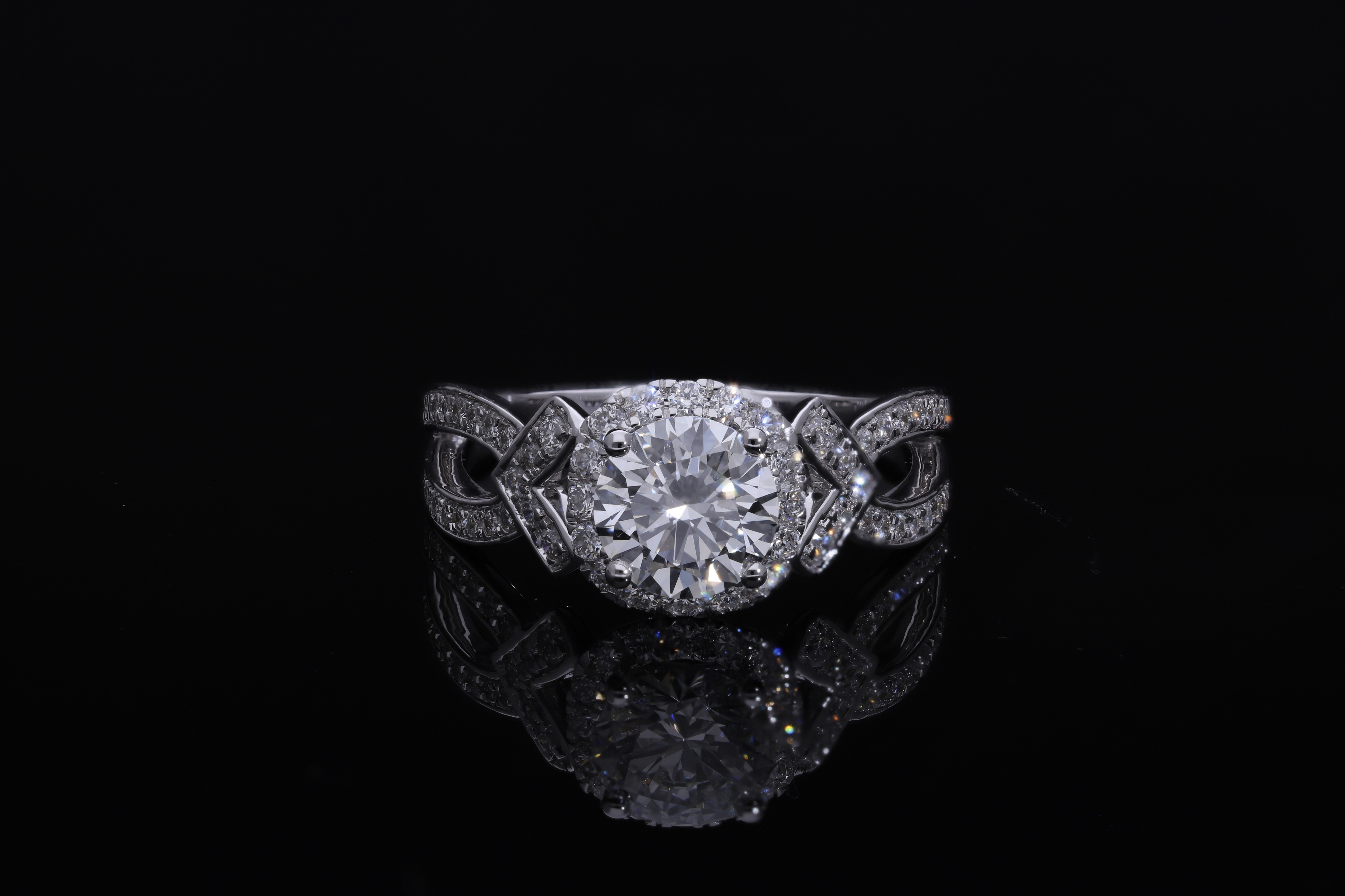 Round Brilliant Cut Lab grown Diamond engagement ring