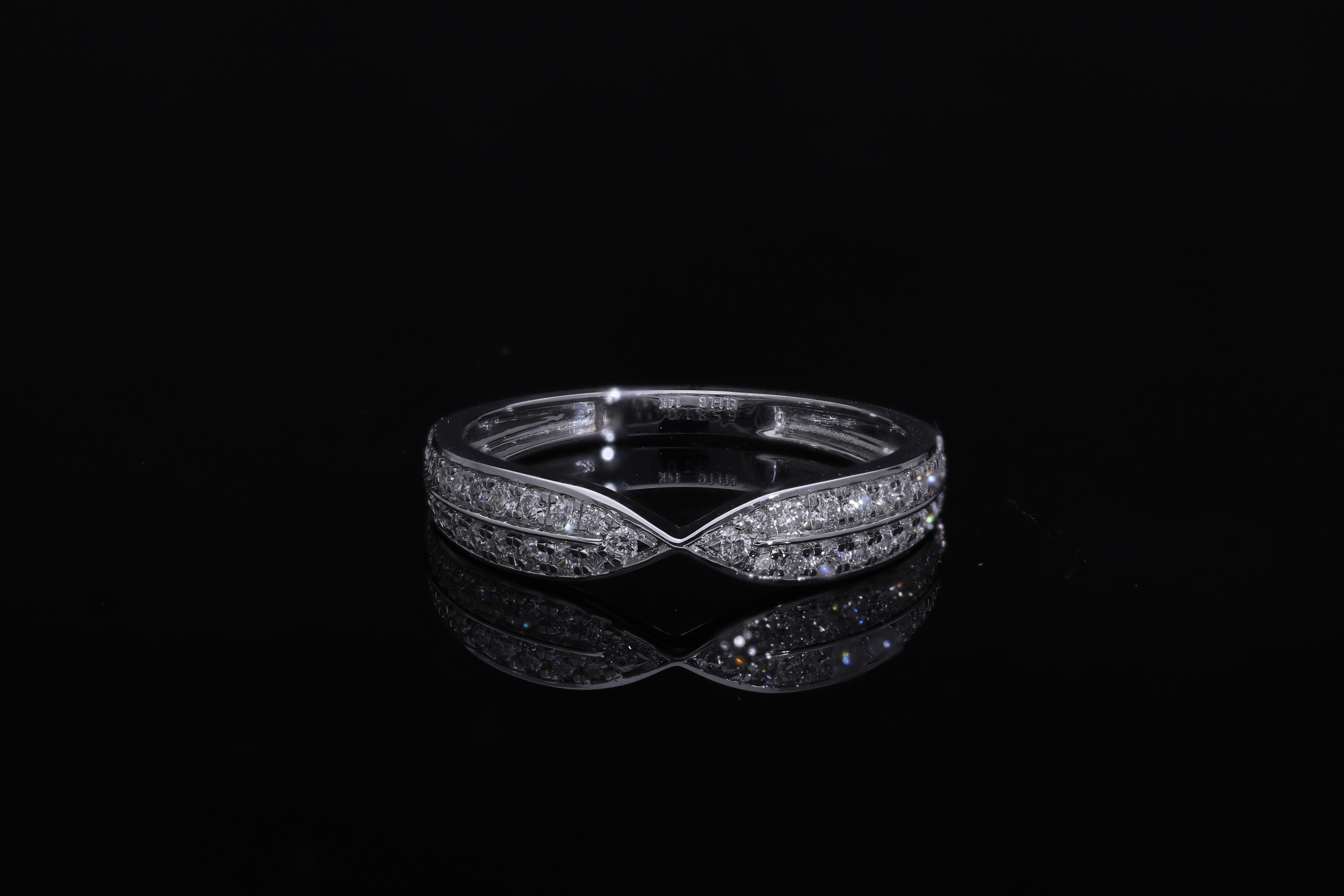 Round Brilliant Cut Lab grown Diamond fashion ring with pave setting