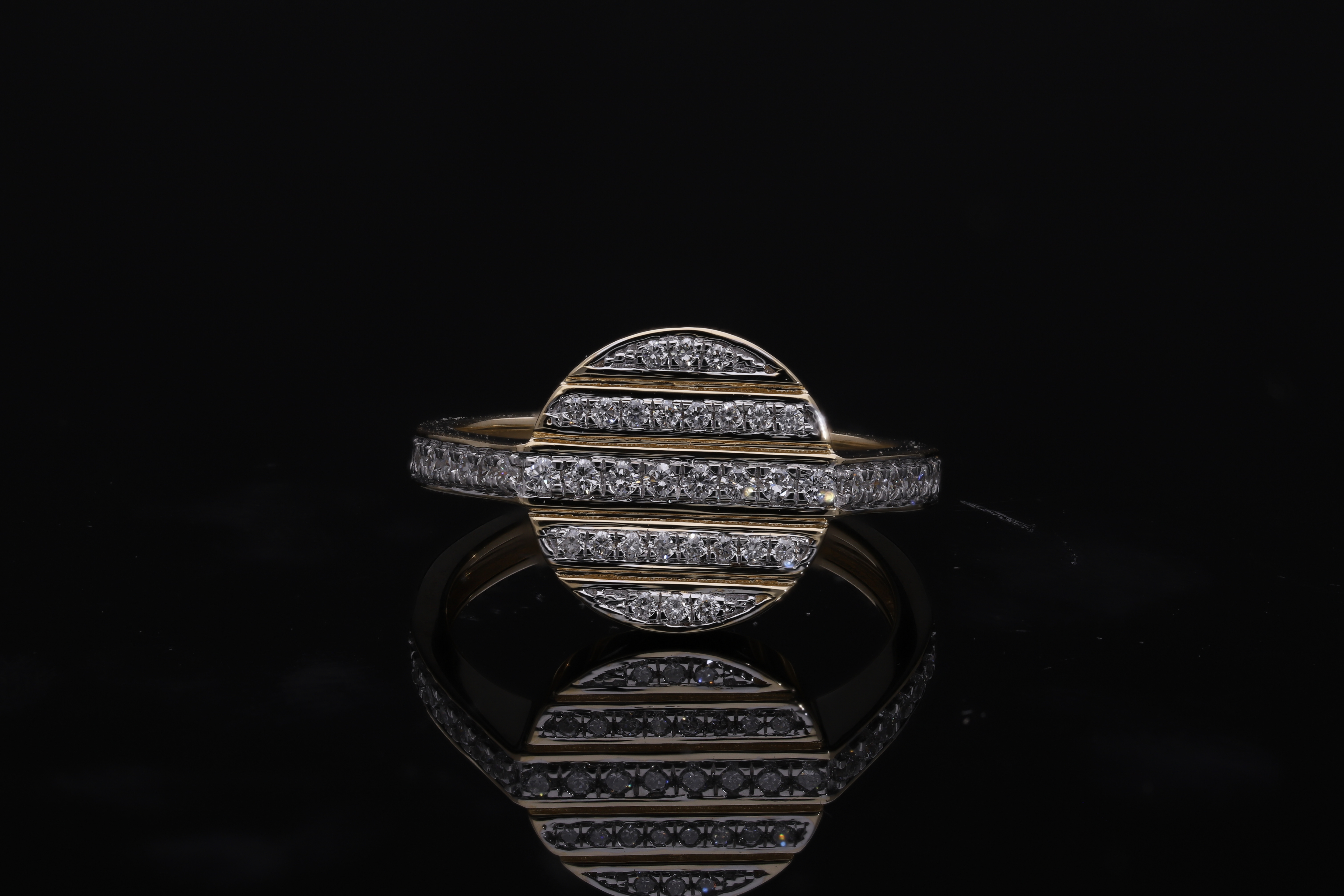 round brilliant cut lab grown diamond fashion ring