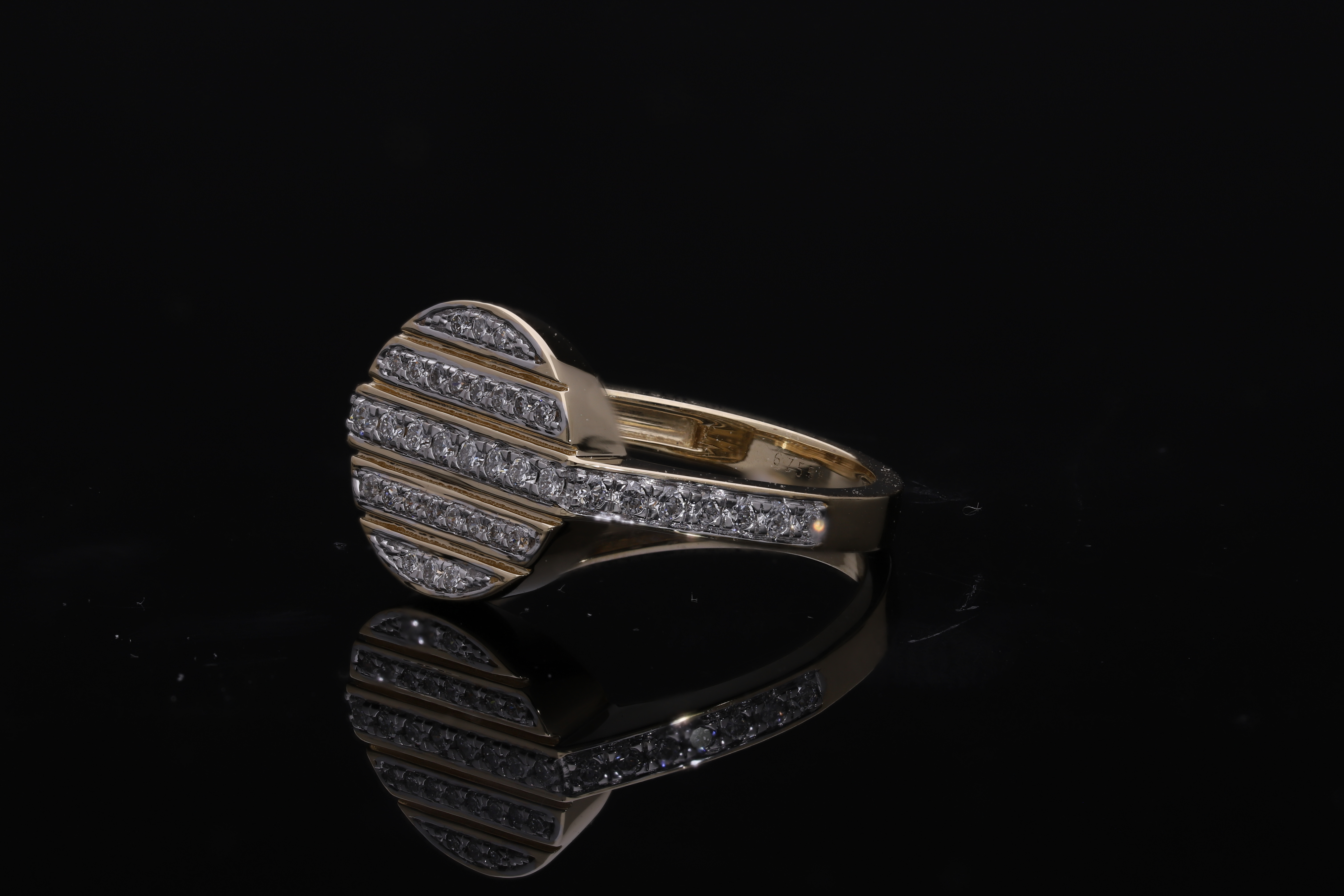 round brilliant cut lab grown diamond fashion ring