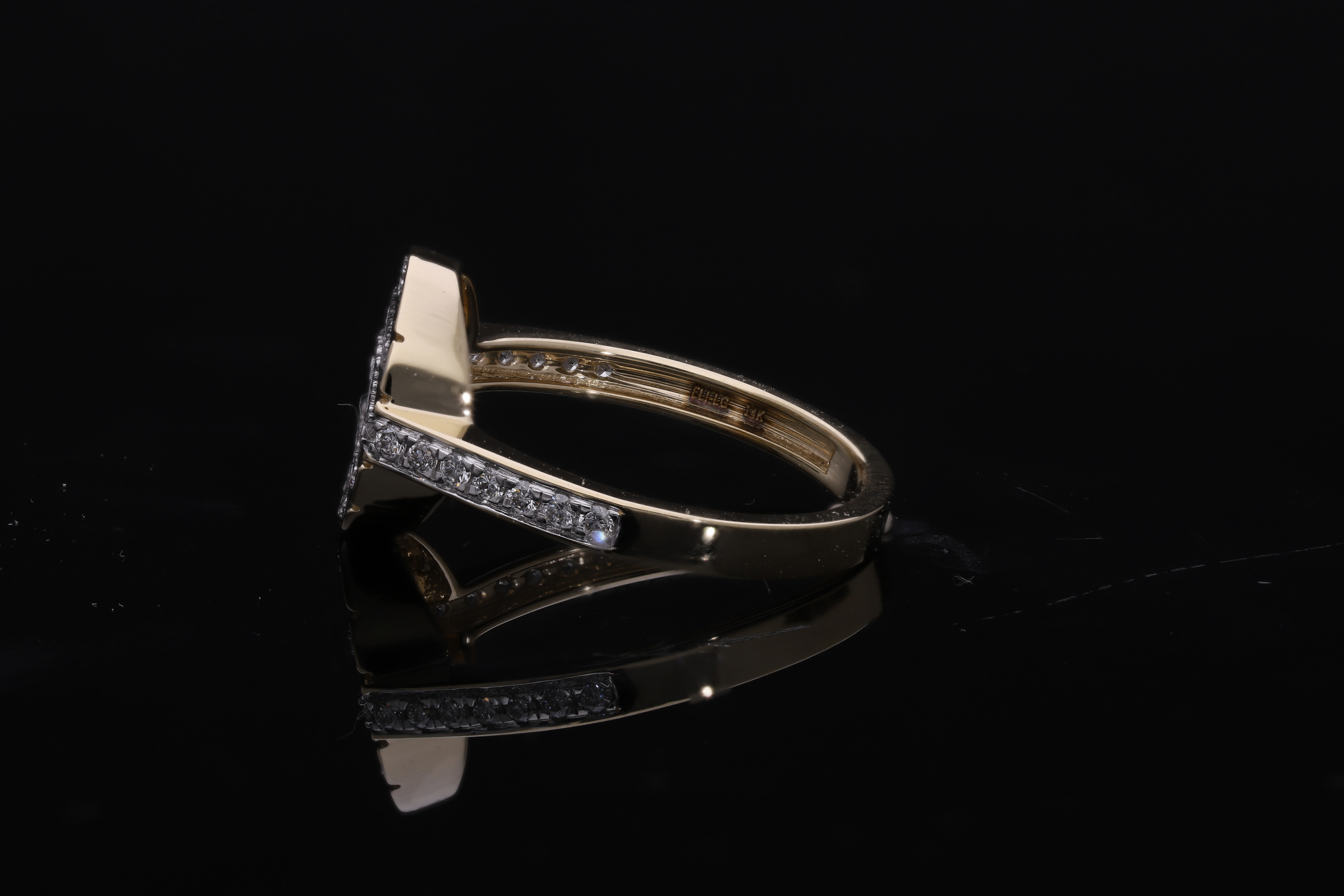 round brilliant cut lab grown diamond fashion ring